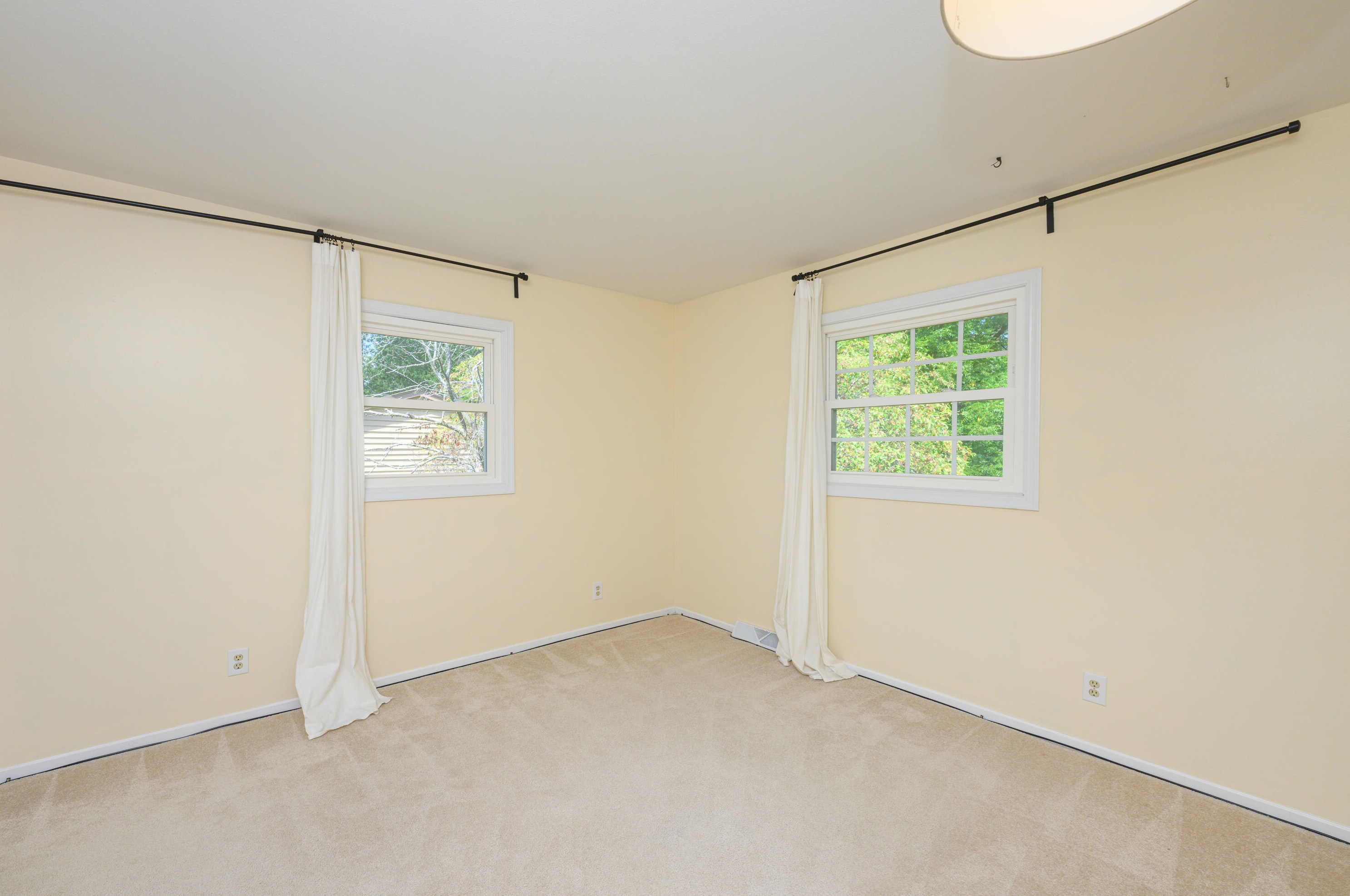 16565 Burleigh Pl, Brookfield WI  53005-2733 exterior