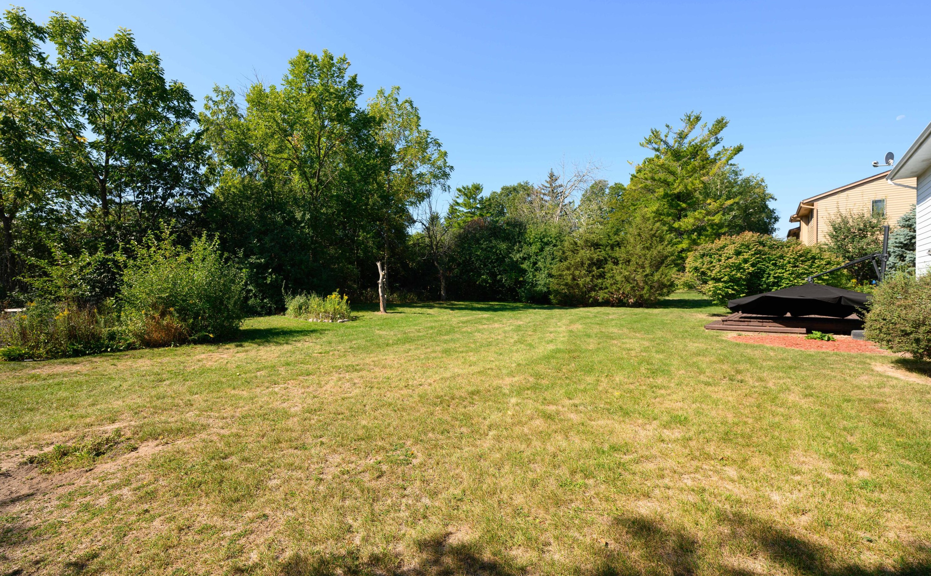 16565 Burleigh Pl, Brookfield WI  53005-2733 exterior