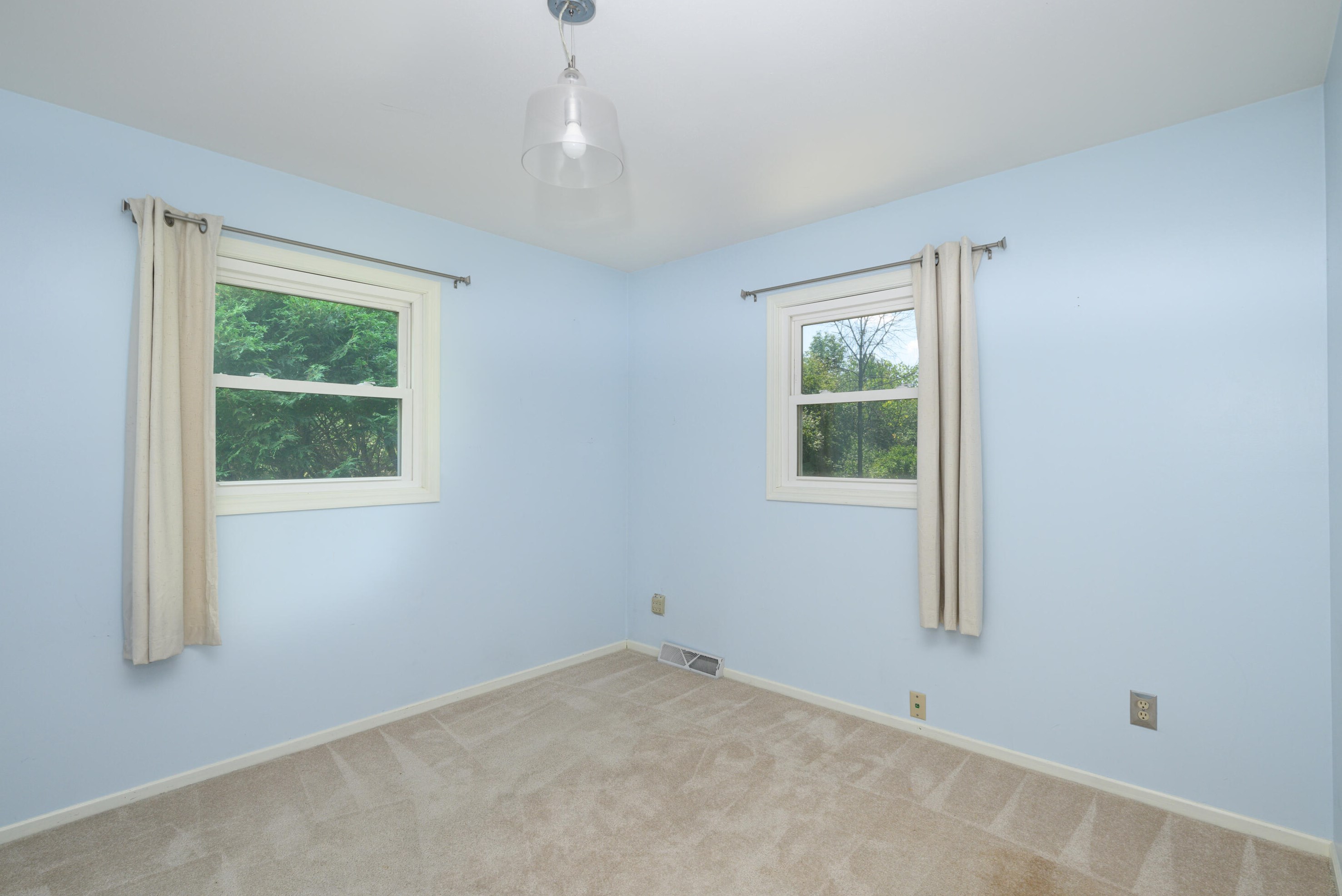 16565 Burleigh Pl, Brookfield WI  53005-2733 exterior