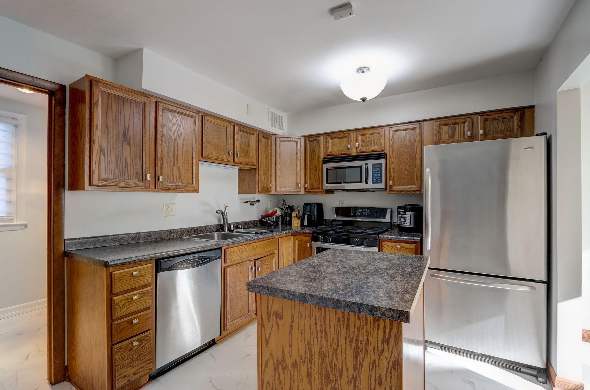 3375 98th St, Milwaukee, WI 53222-3411