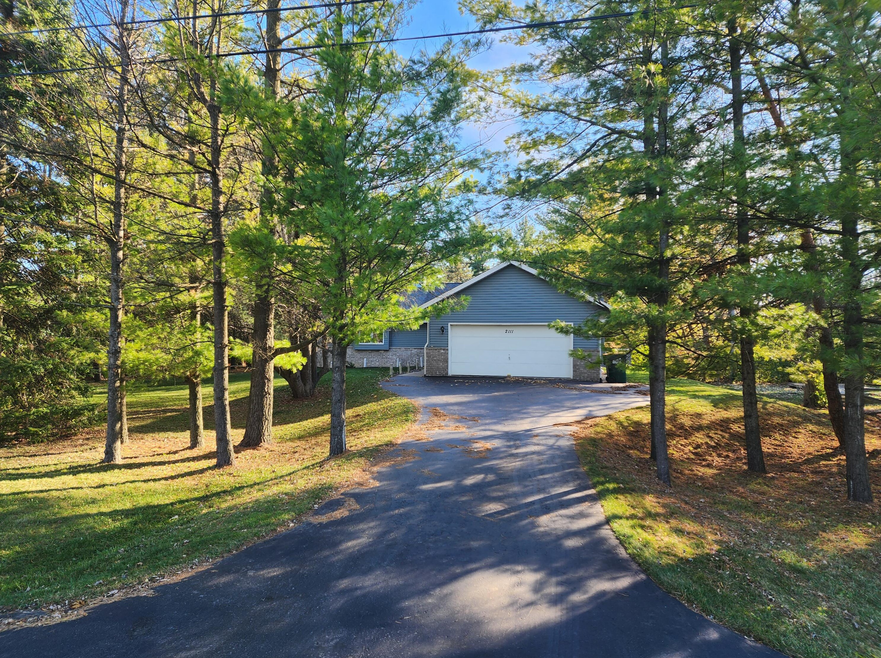 2111 Hilltop Ln, Oak Creek, WI 53154-3616