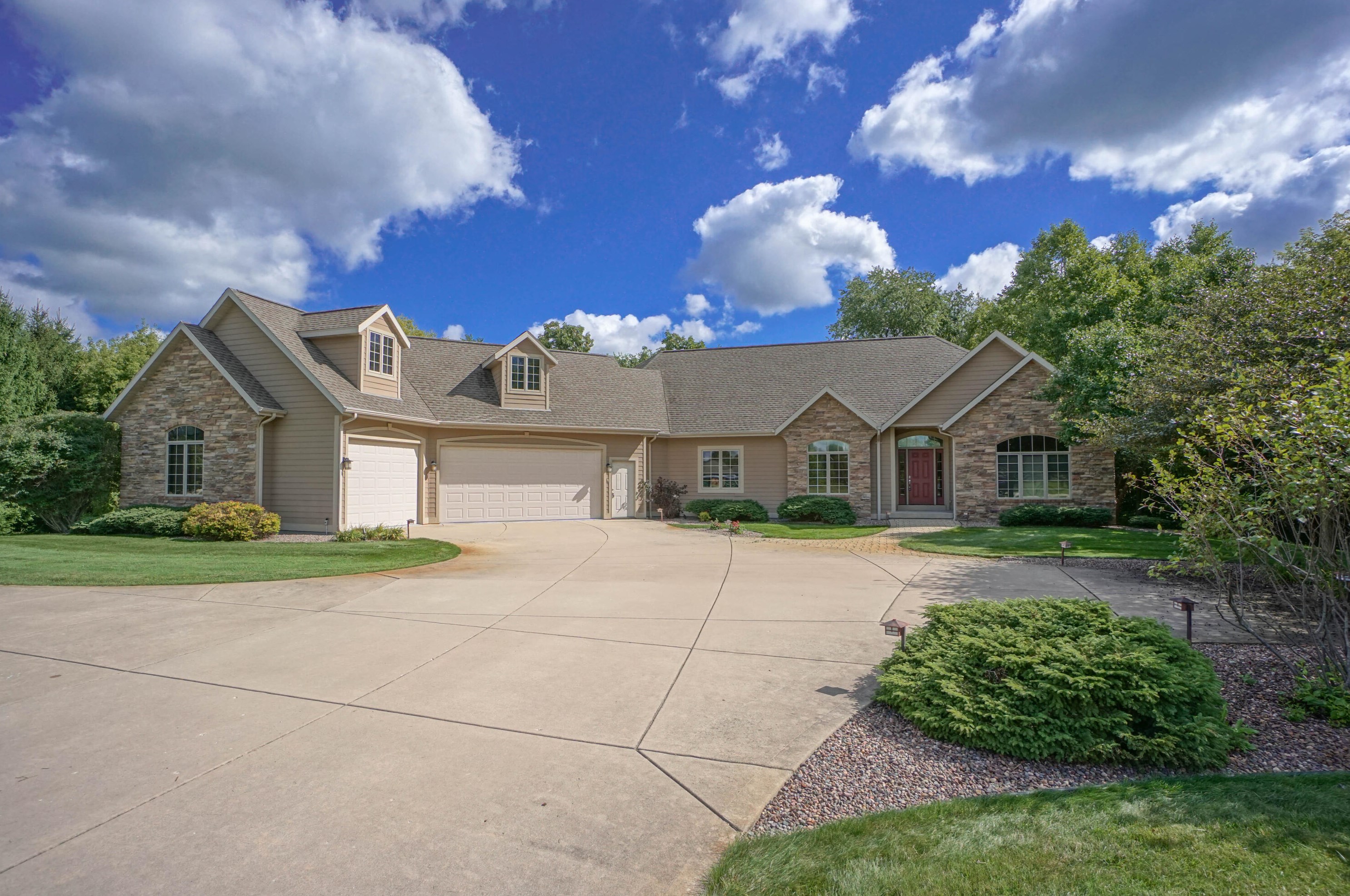 794 Ravine Ridge Dr, Colgate, WI 53017
