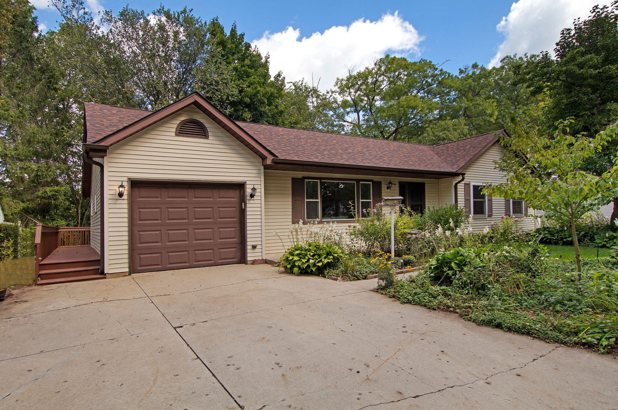 29924 Woodlawn Dr, Lyons, WI 53105-9154