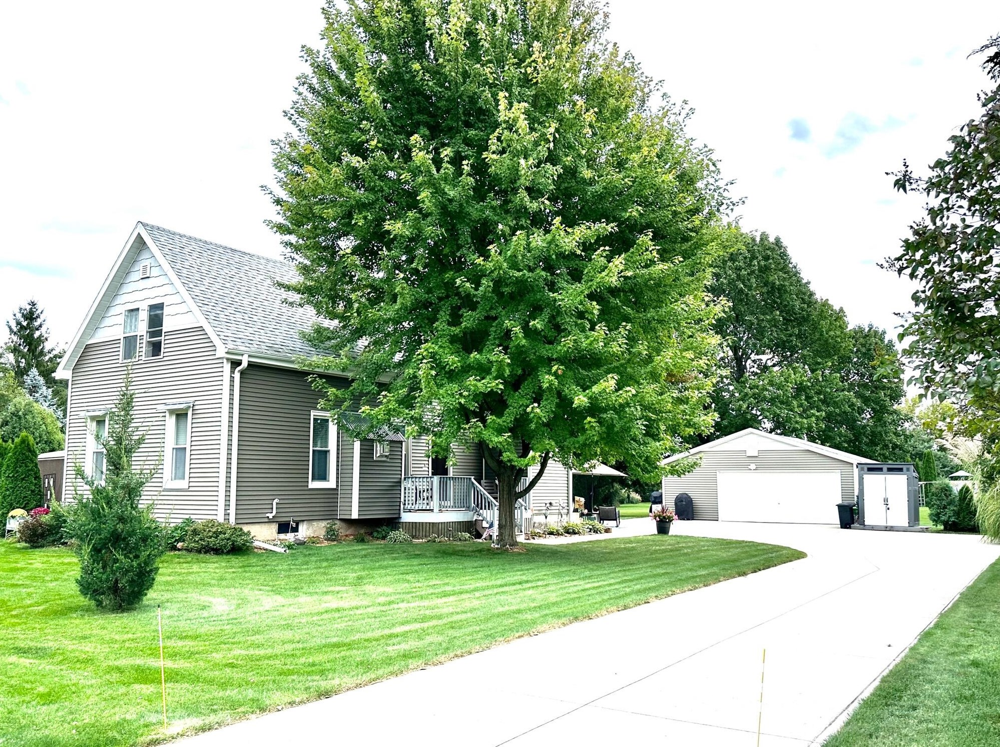 15825 Gebhardt Rd, Brookfield, WI 53005-5123