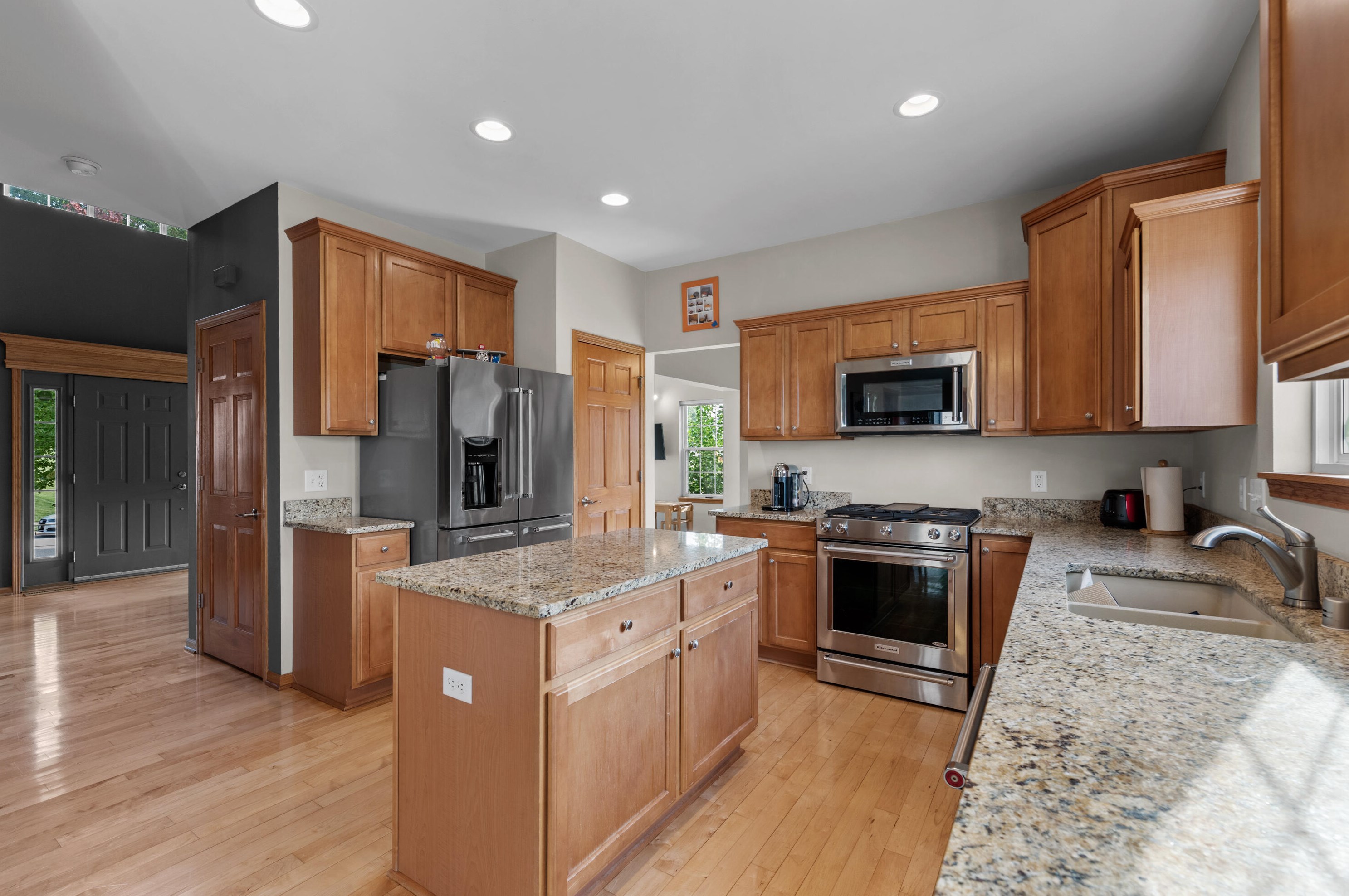 1513 Highlandview Dr, West Bend, WI 53095