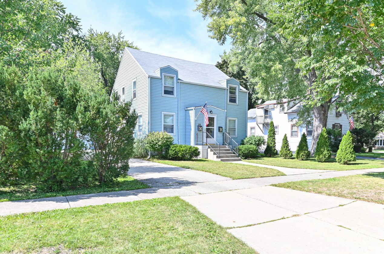 206 Elm St, Delavan, WI 53115-1621