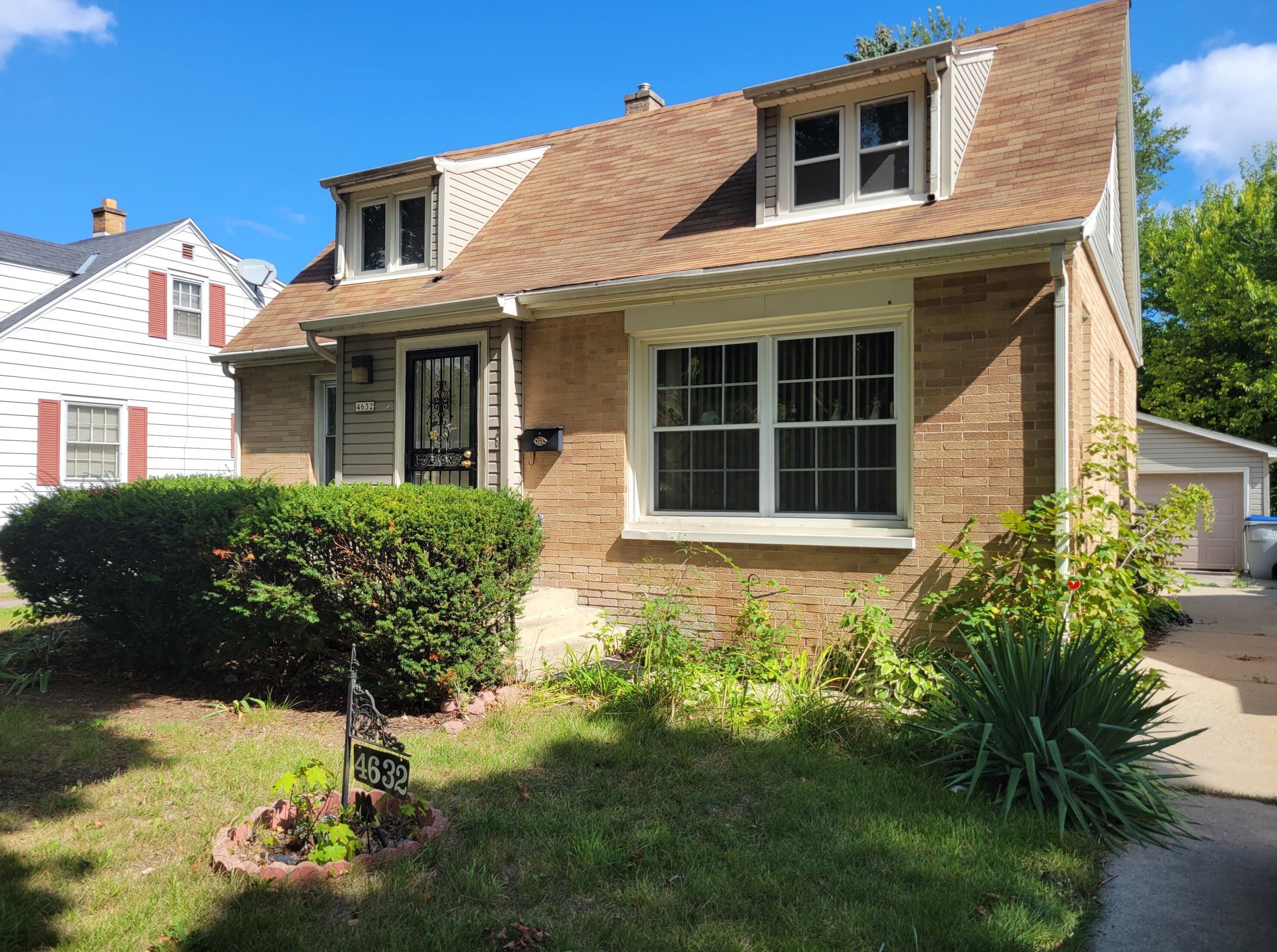 4632 53rd St, Milwaukee, WI 53218-5011