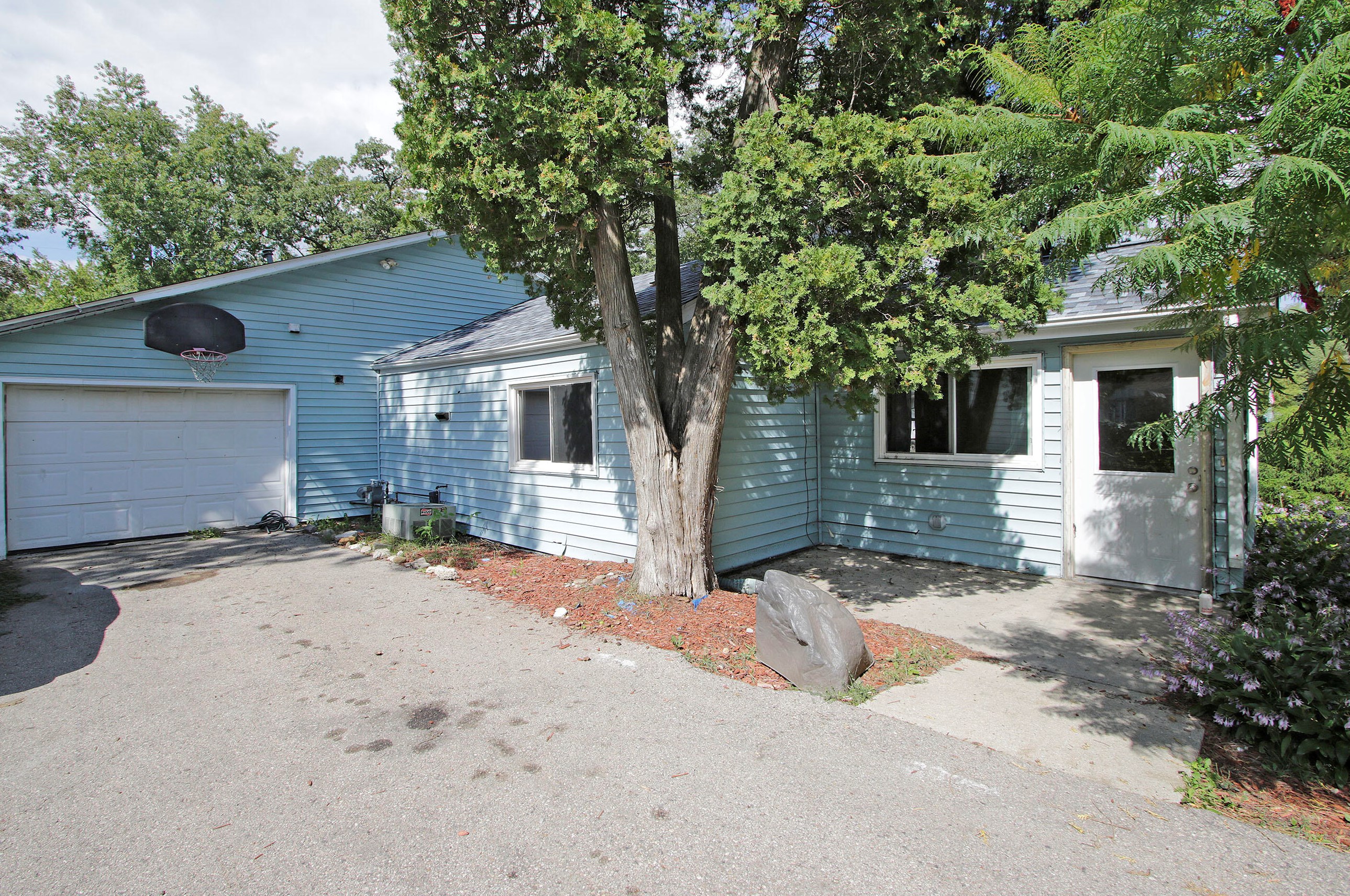 2707 Cameron St, Delavan, WI 53115-3637
