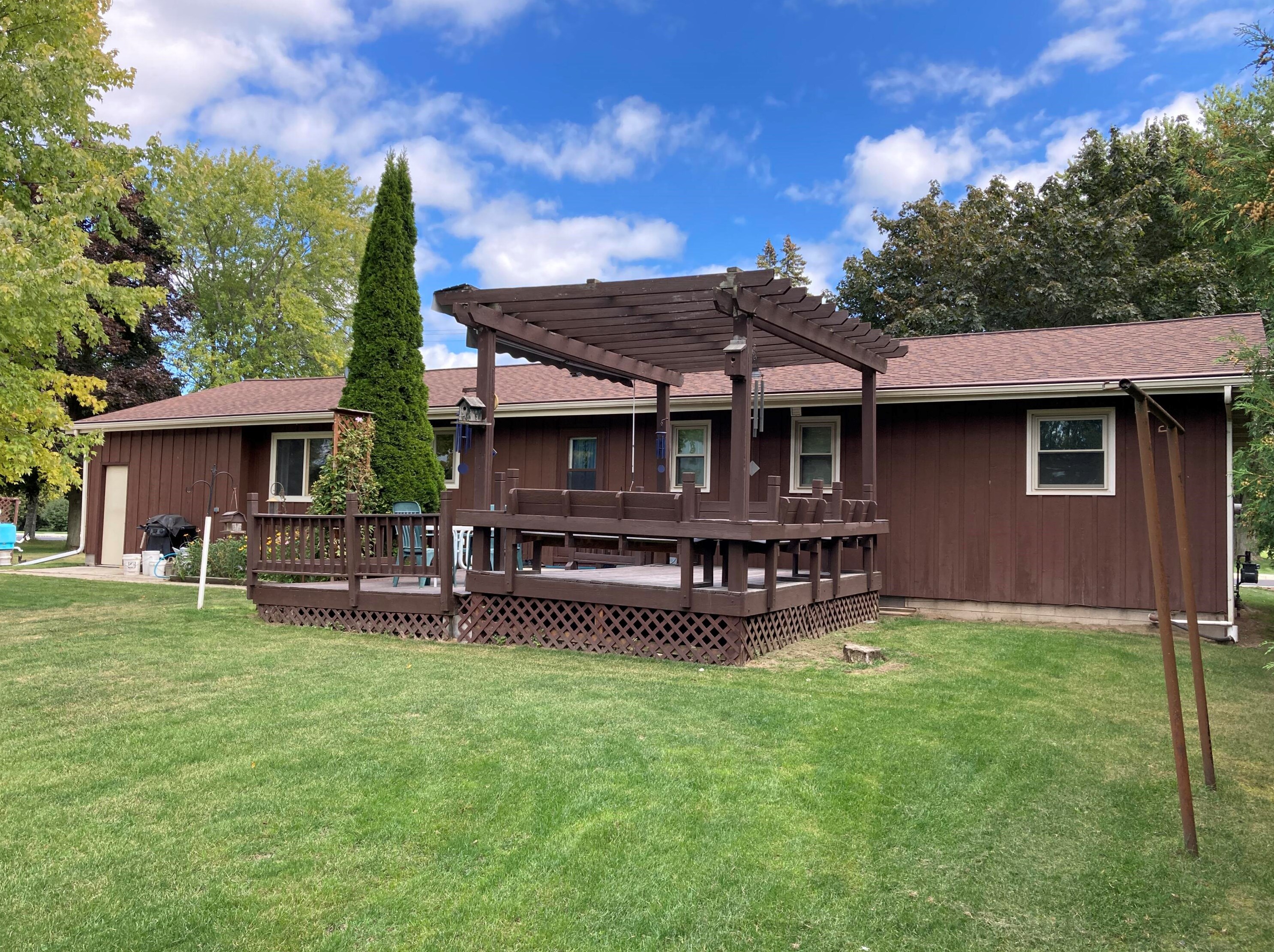 526 N 10th St, Oostburg, WI 53070