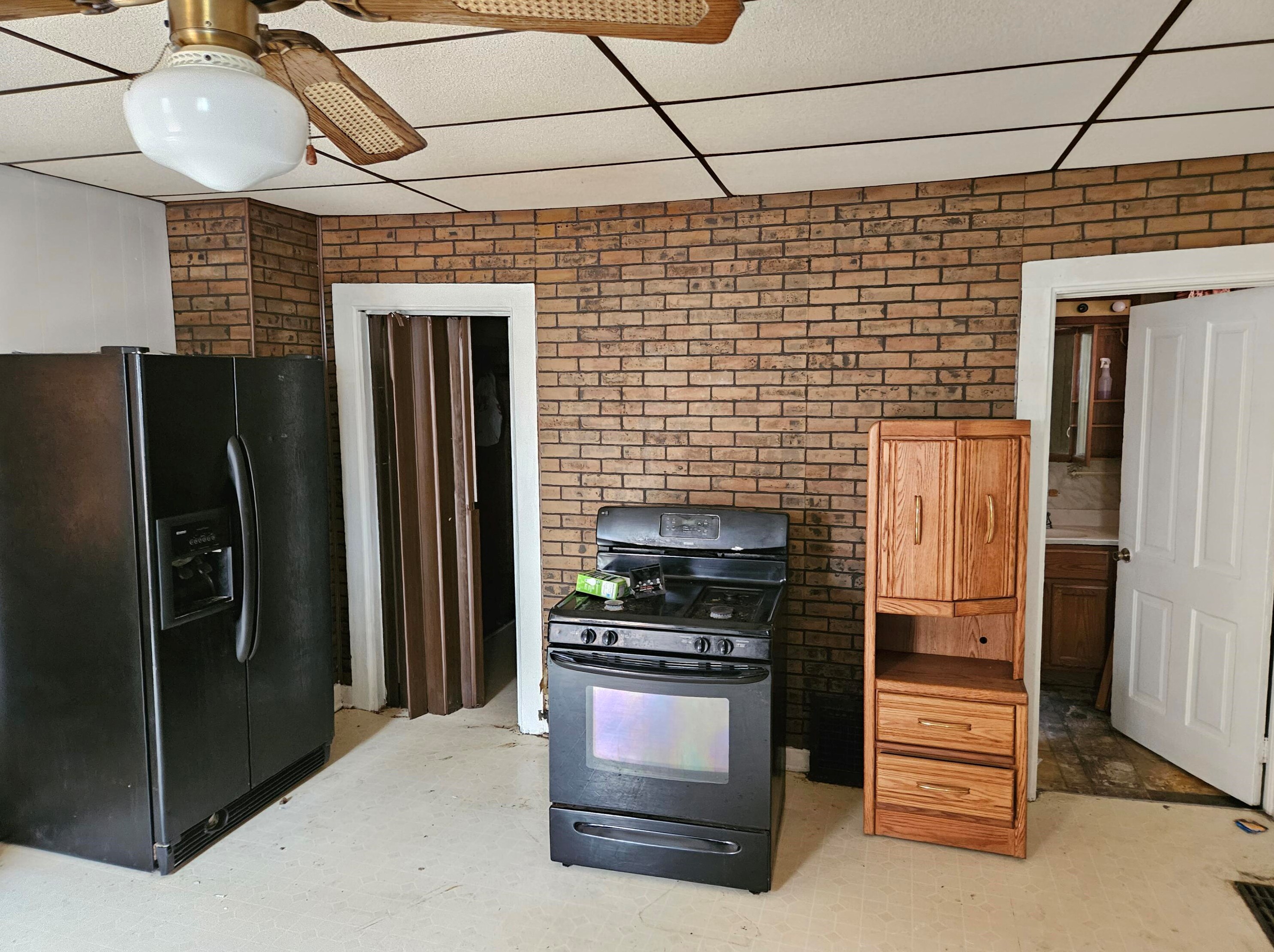 1205 Memorial Dr, Racine, WI 53403-2023