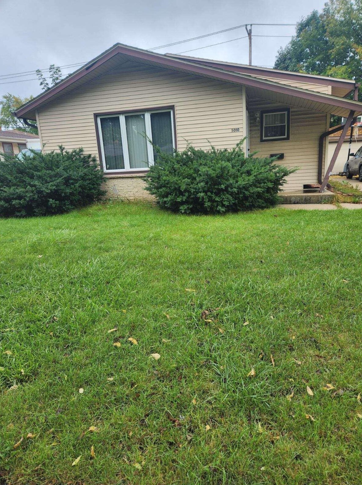 5010 85th St, Milwaukee WI  53225-4211 exterior