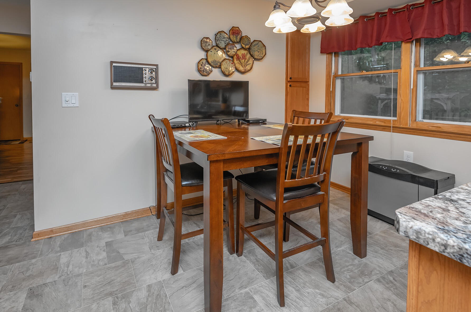 4510 Knollwood Dr, Racine WI 53403-3966 exterior