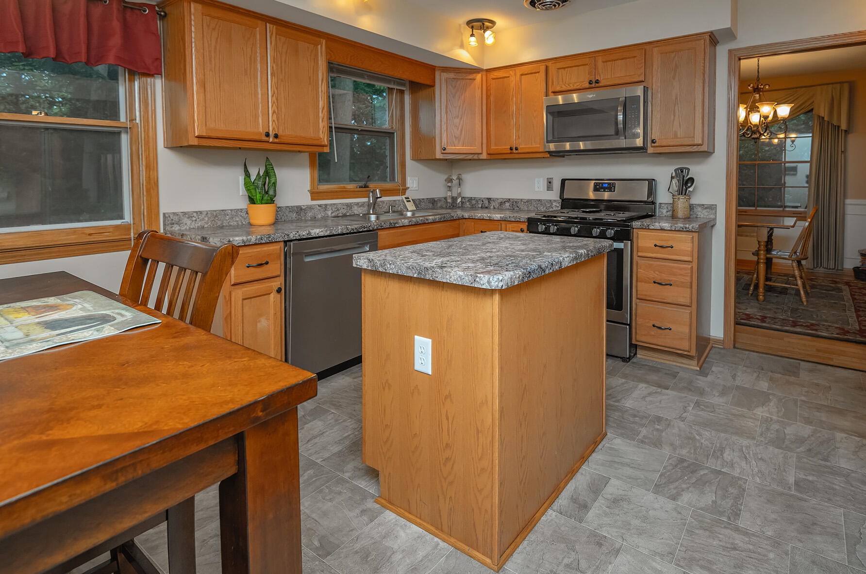 4510 Knollwood Dr, Racine WI 53403-3966 exterior