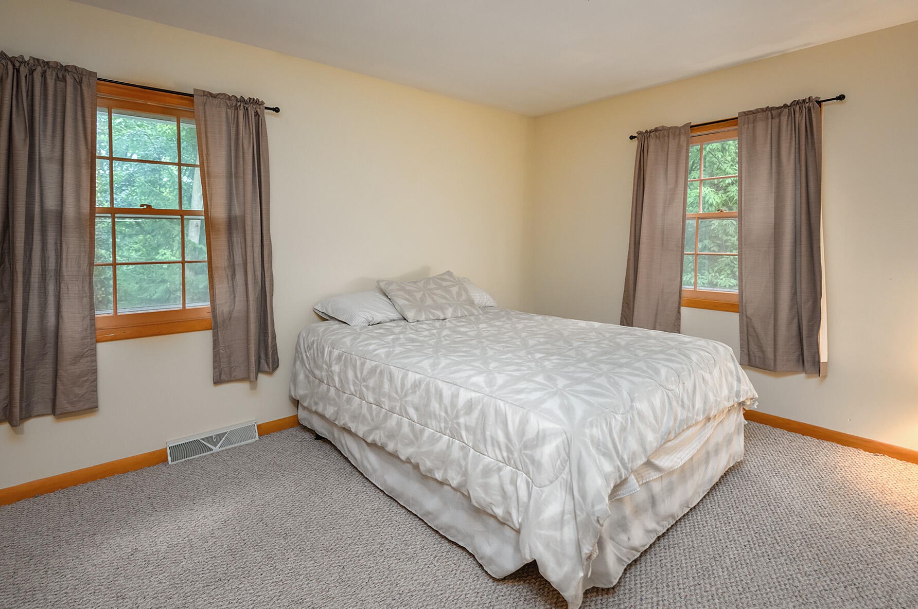 4510 Knollwood Dr, Racine WI 53403-3966 exterior