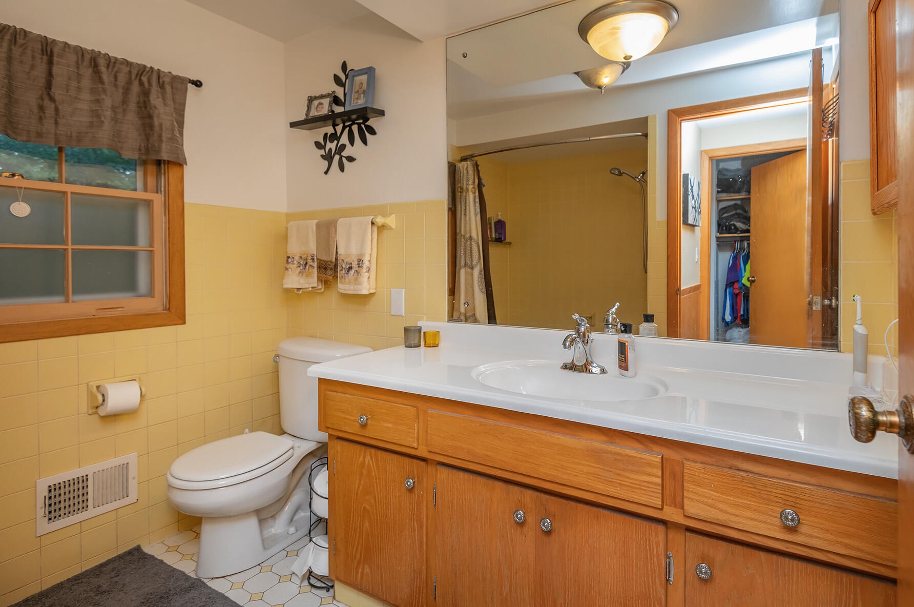 4510 Knollwood Dr, Racine WI 53403-3966 exterior