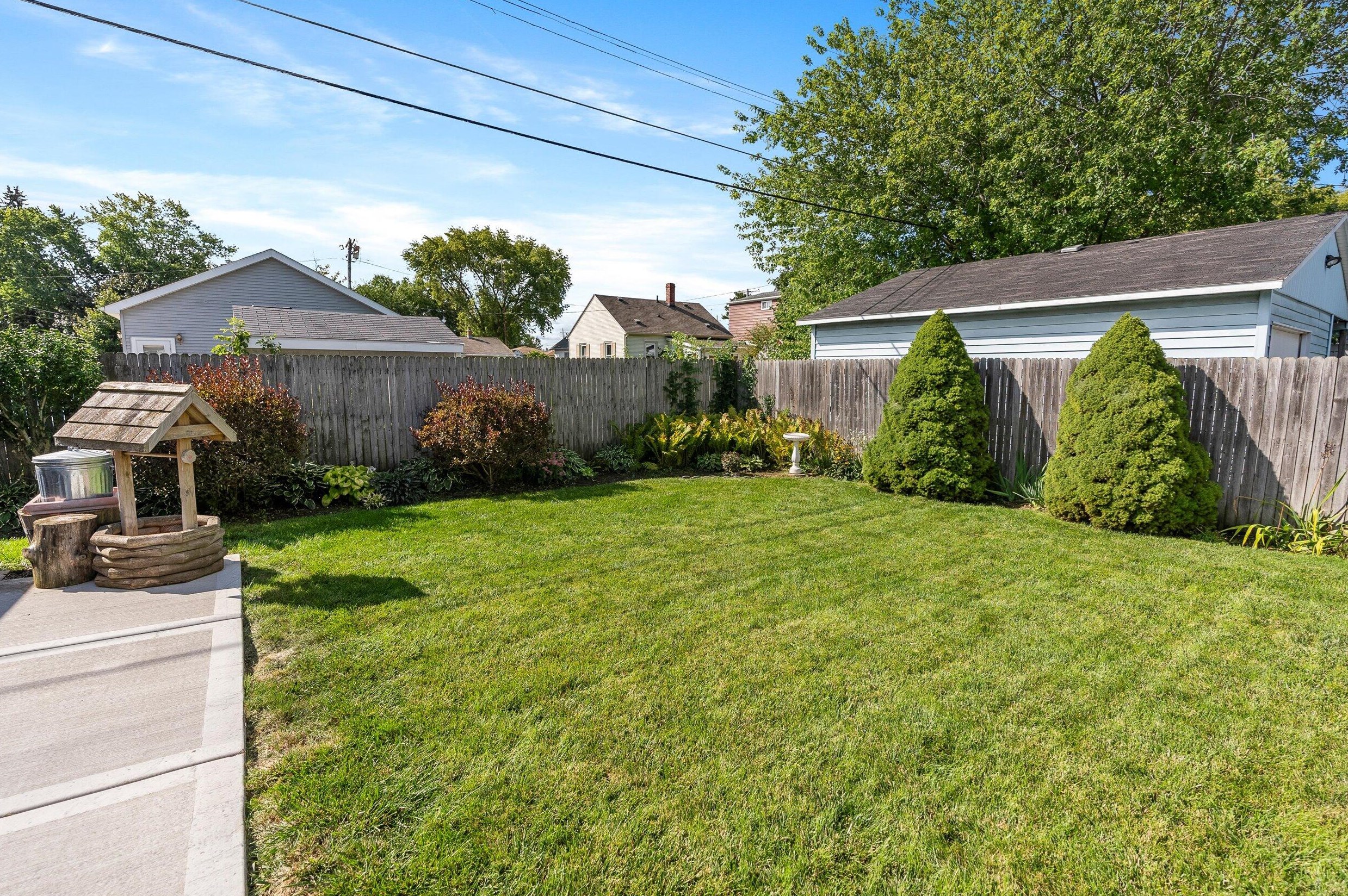 1527 Harmony Dr, Racine WI 53402-3218 exterior