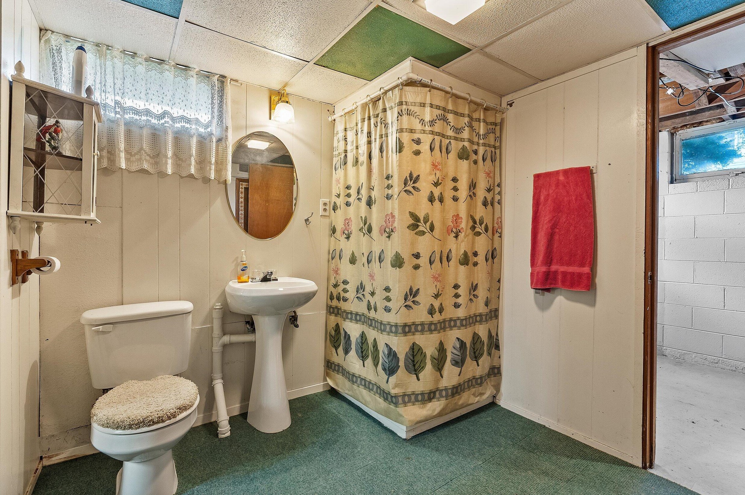 1527 Harmony Dr, Racine WI 53402-3218 exterior