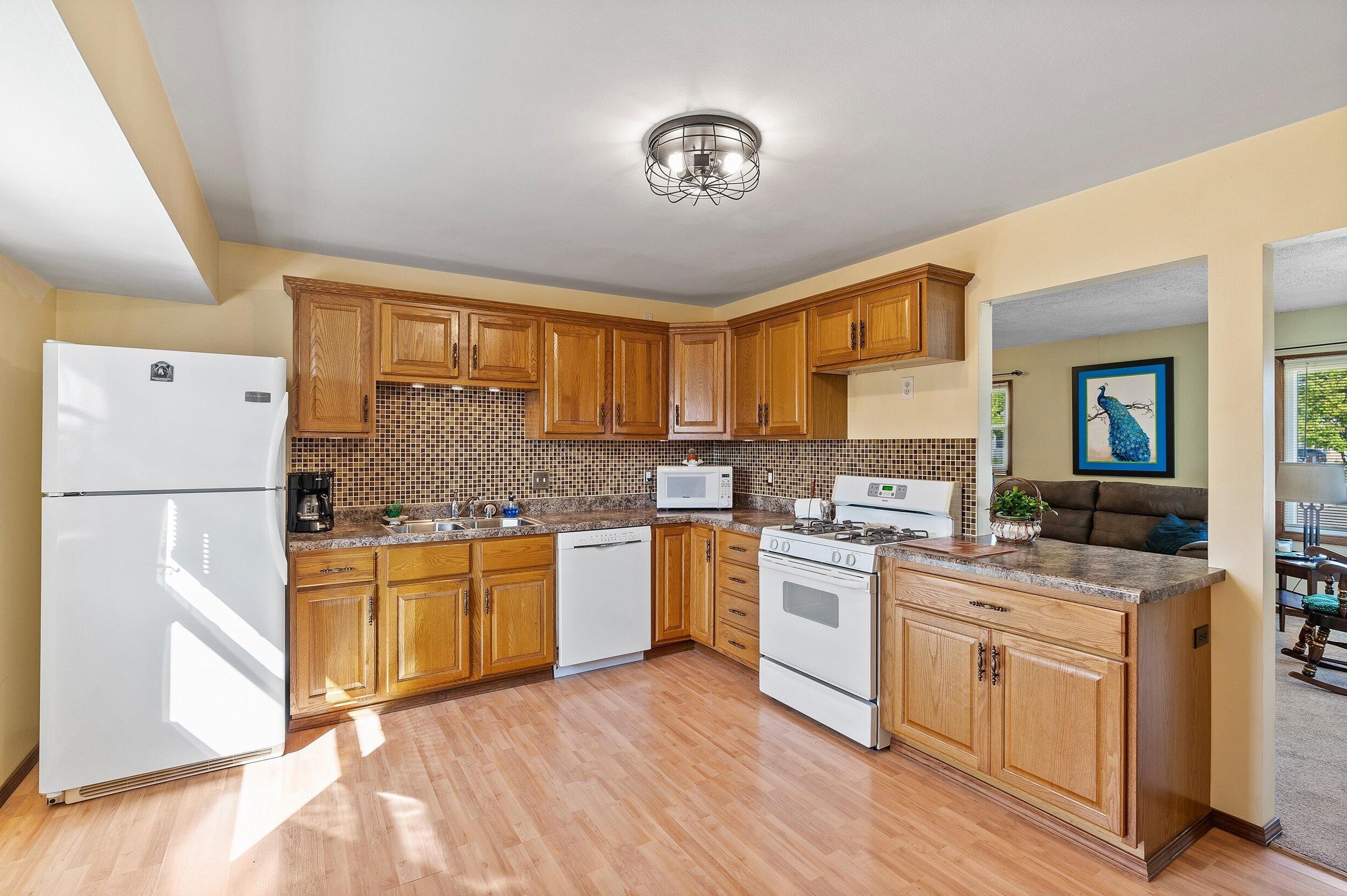 1527 Harmony Dr, Racine WI 53402-3218 exterior