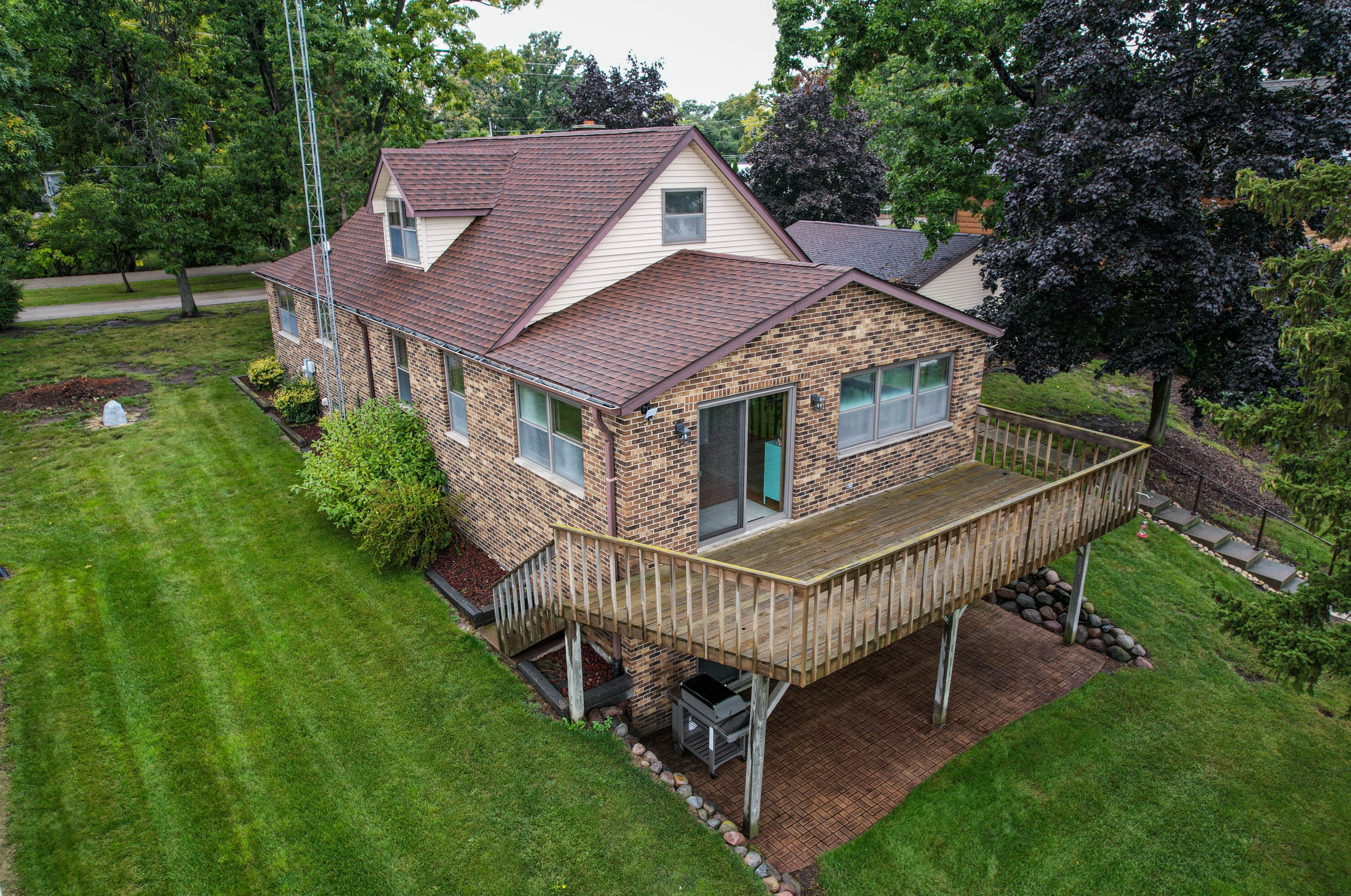 2215 Lakeshore Dr, Kansasville, WI 53139