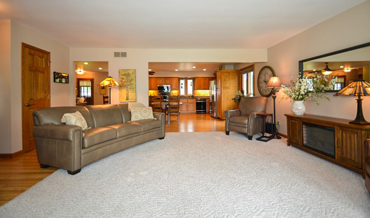 130 E Cindy Ln, Oak Creek, WI 53154