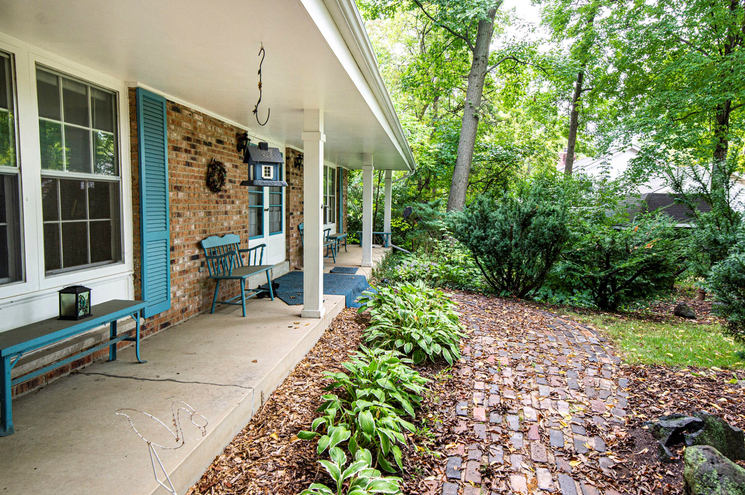 6810 Redwood Ct, Hales Corners, WI 53132-1312