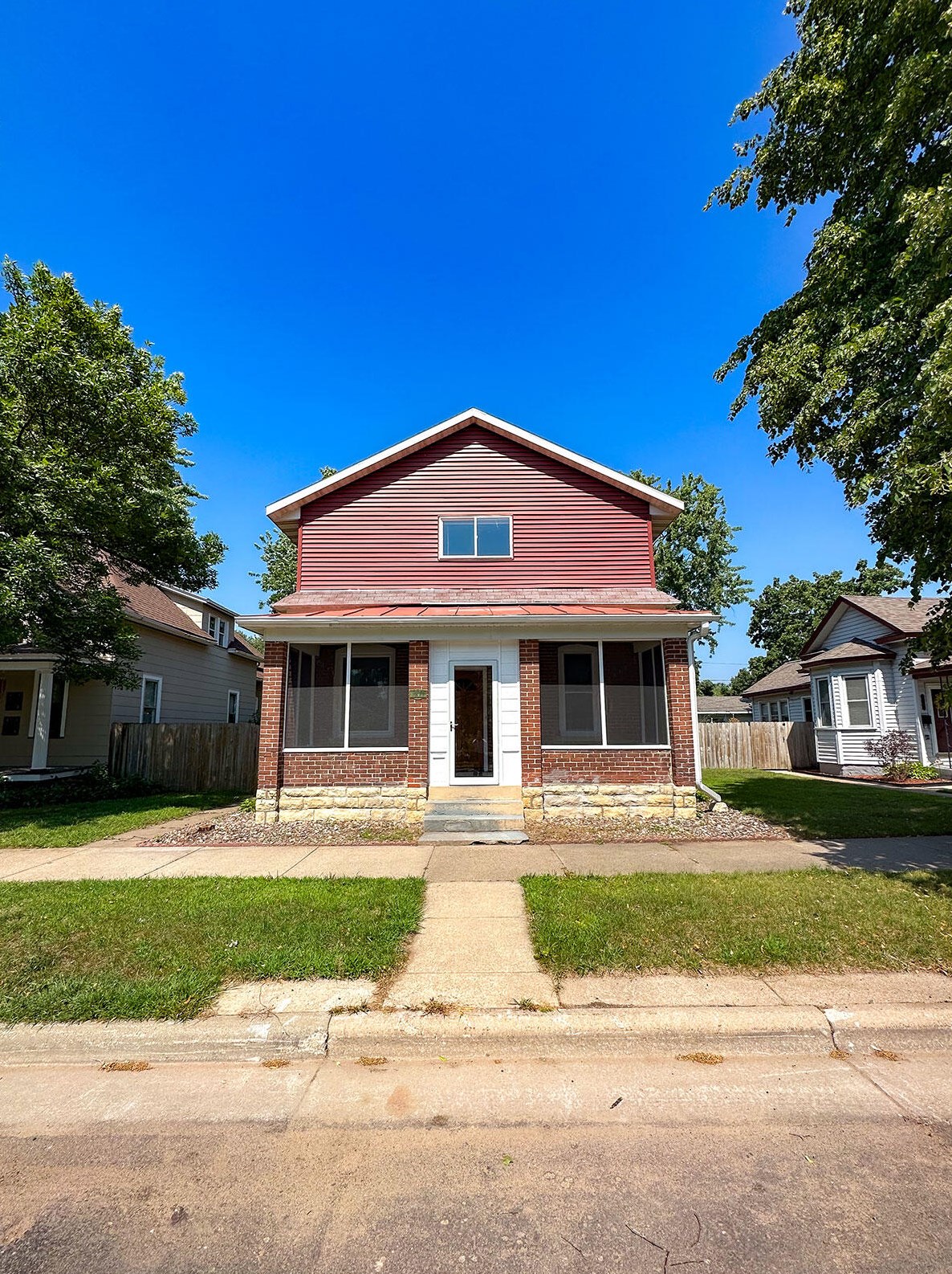 1317 Farnam St, La Crosse, WI 54601