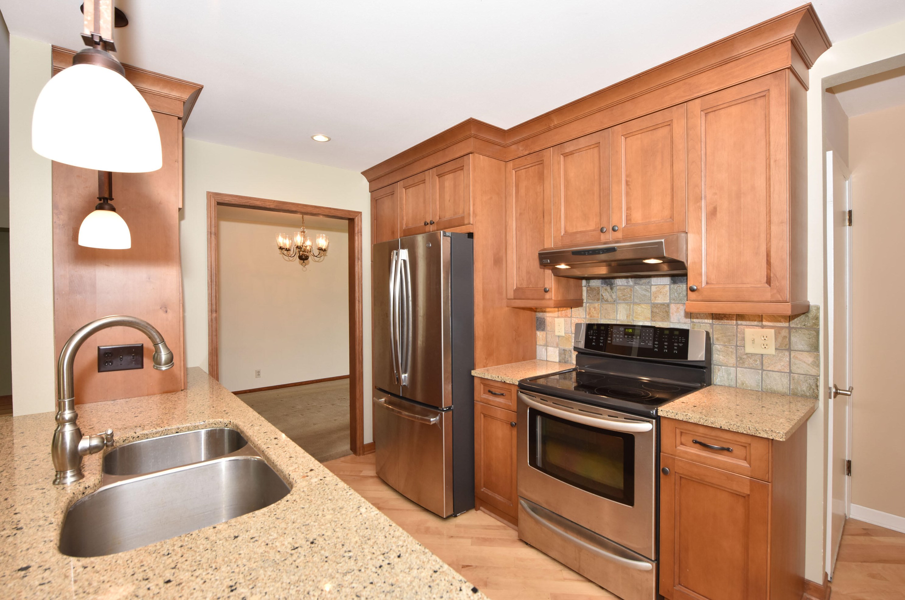 2101 W Glen Oaks Ln, Thiensville, WI 53092