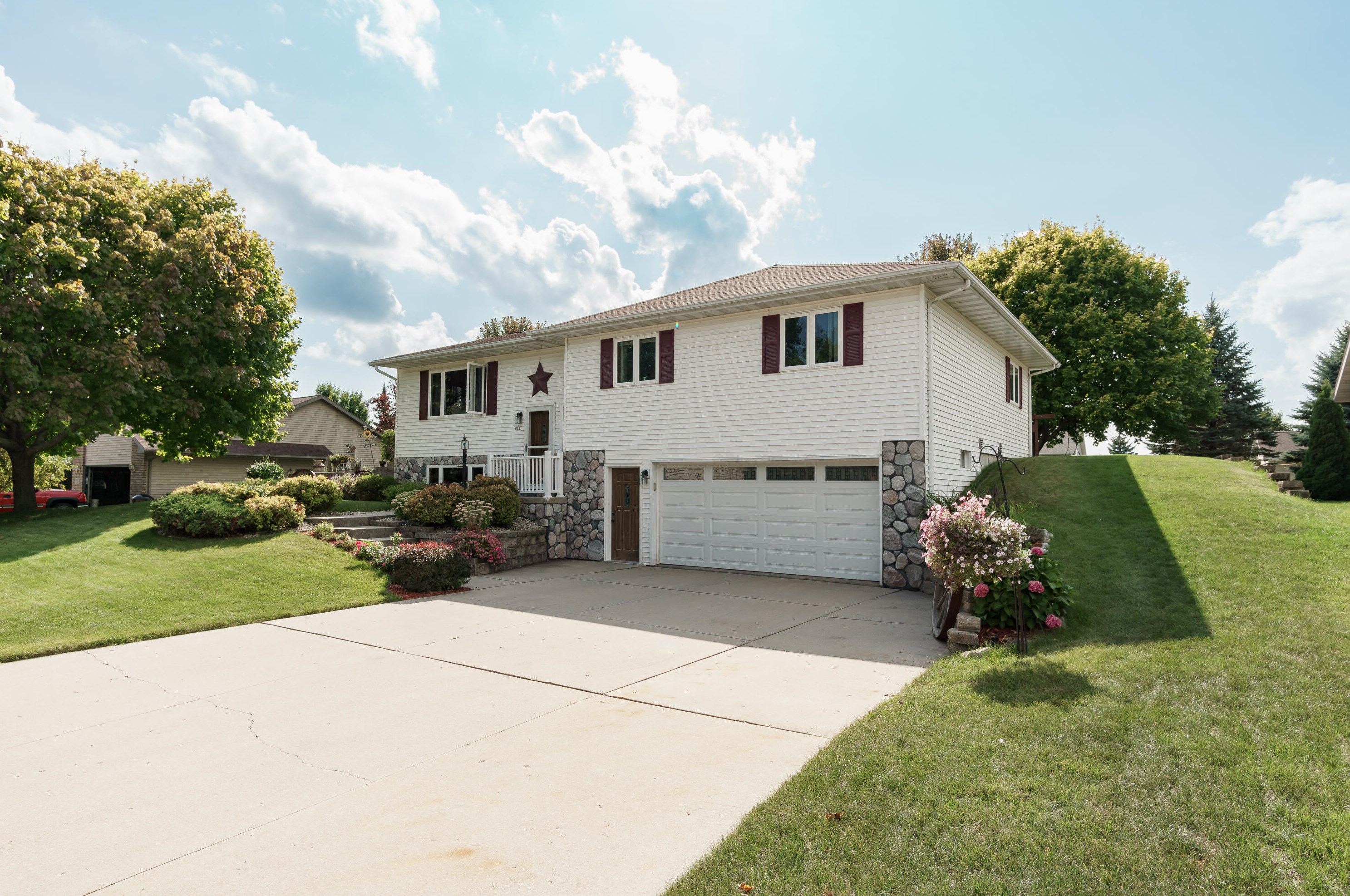 675 Donald St, Mayville, WI 53050-2807