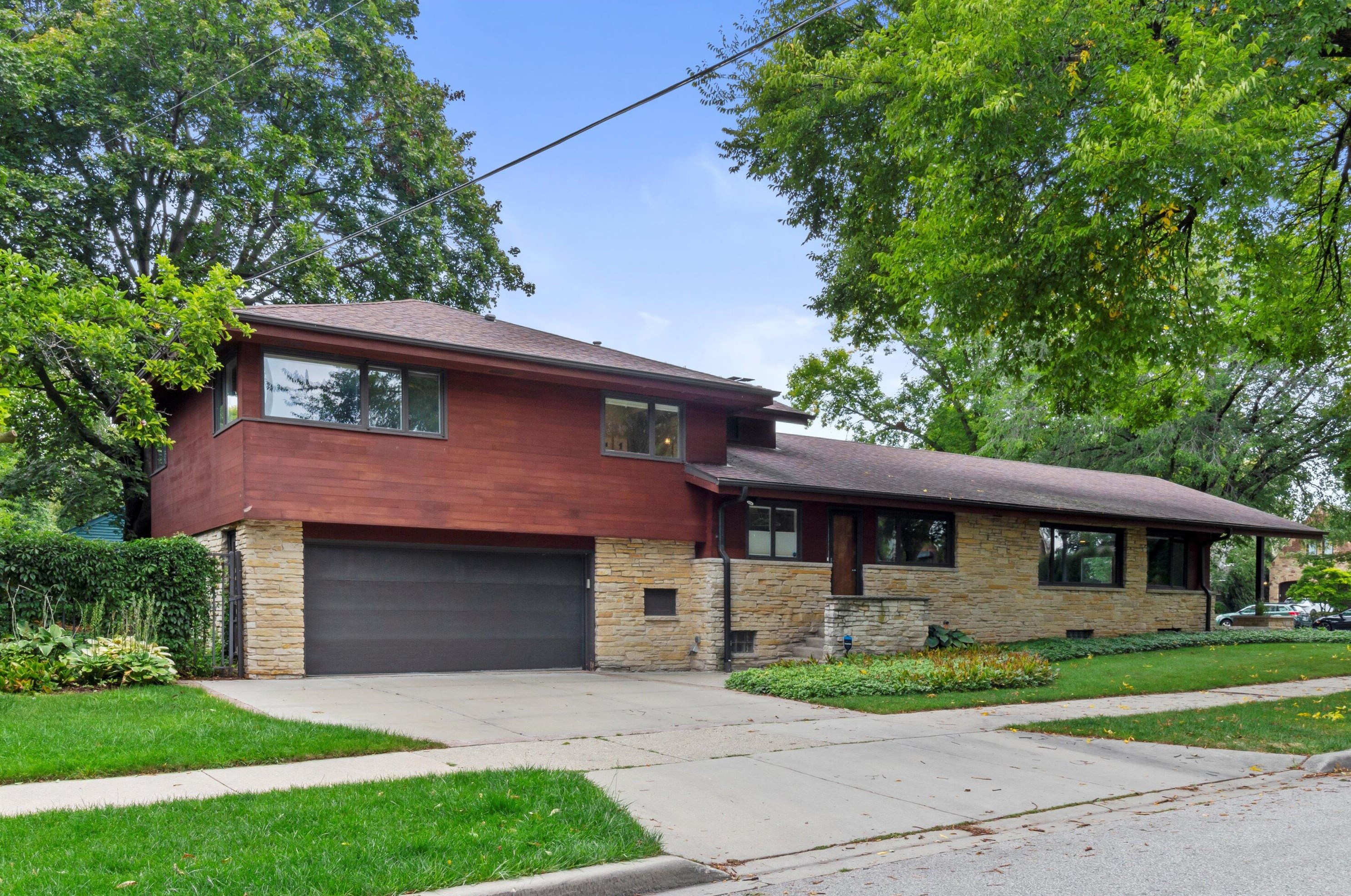 4101 Lk Dr, Milwaukee WI 53211-1720 exterior