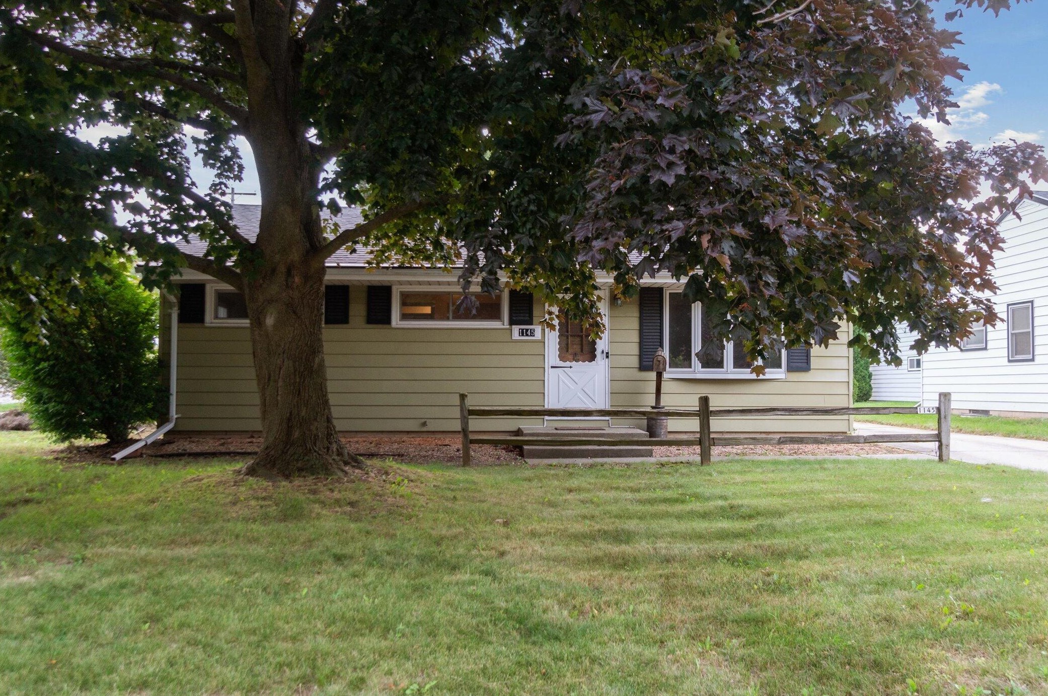 1145 4th Ave, Grafton, WI 53024-1713