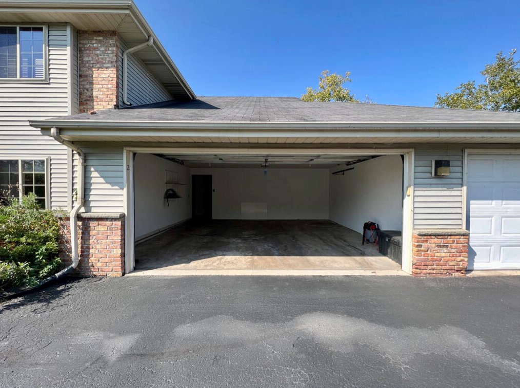 3651 Barbara Ct, Oak Creek, WI 53154-8025