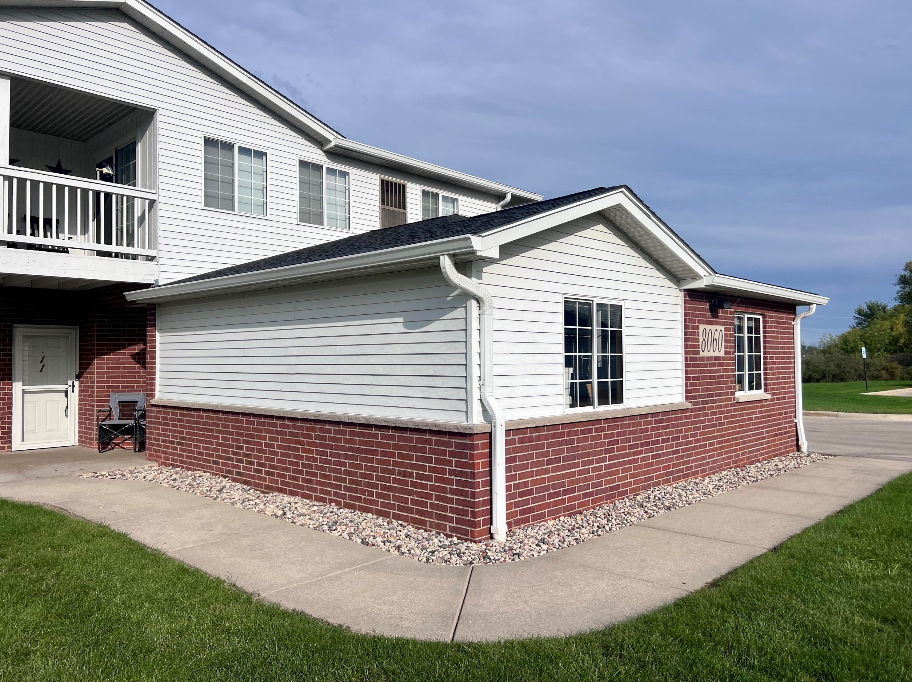 8060 Lexington Pl #11, Kenosha, WI 53158