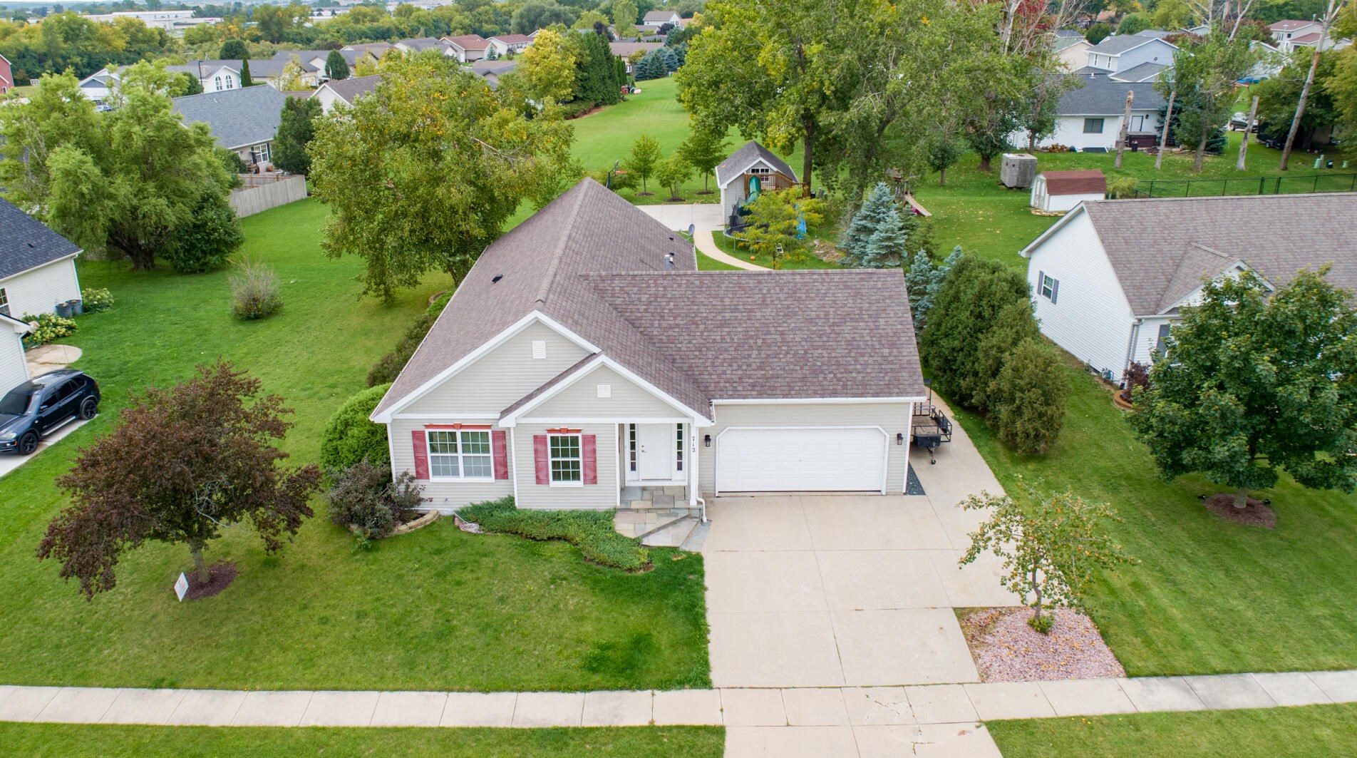 712 Balsam Dr, Elkhorn, WI 53121-4613