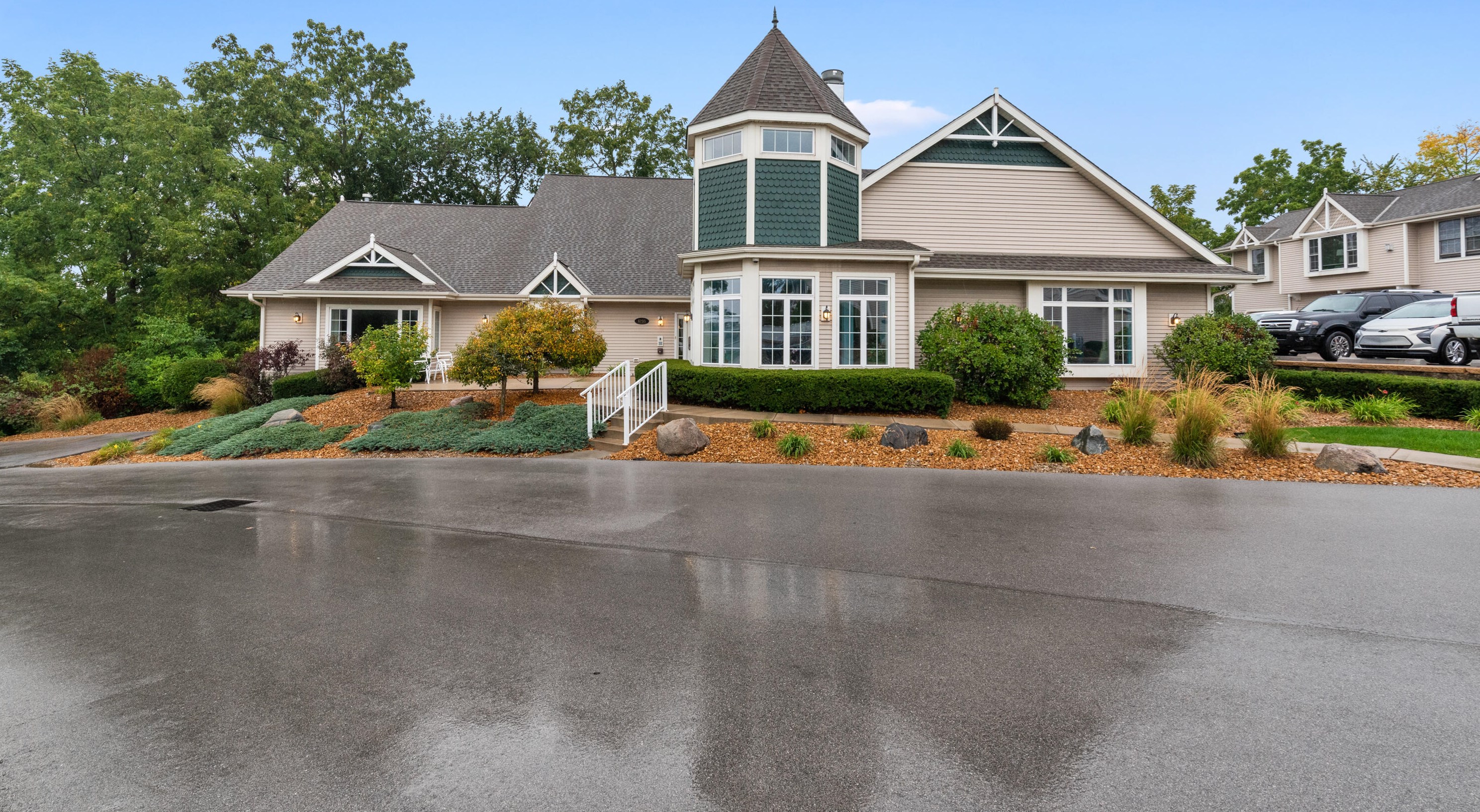 6240 Walnut Ln, Cudahy WI  53110-3457 exterior