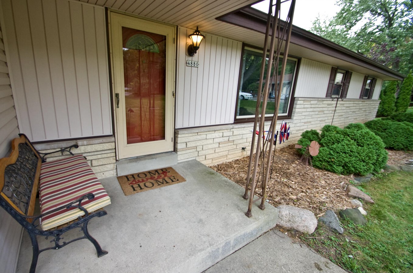 4880 S Courtland Ct, Waukesha, WI 53151