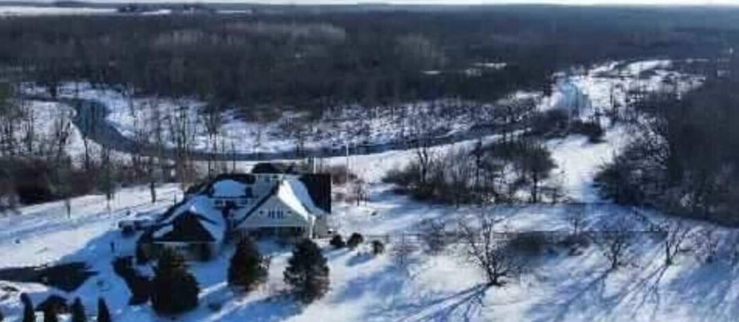 4355 Country Aire Dr, Cedarburg, WI 53012