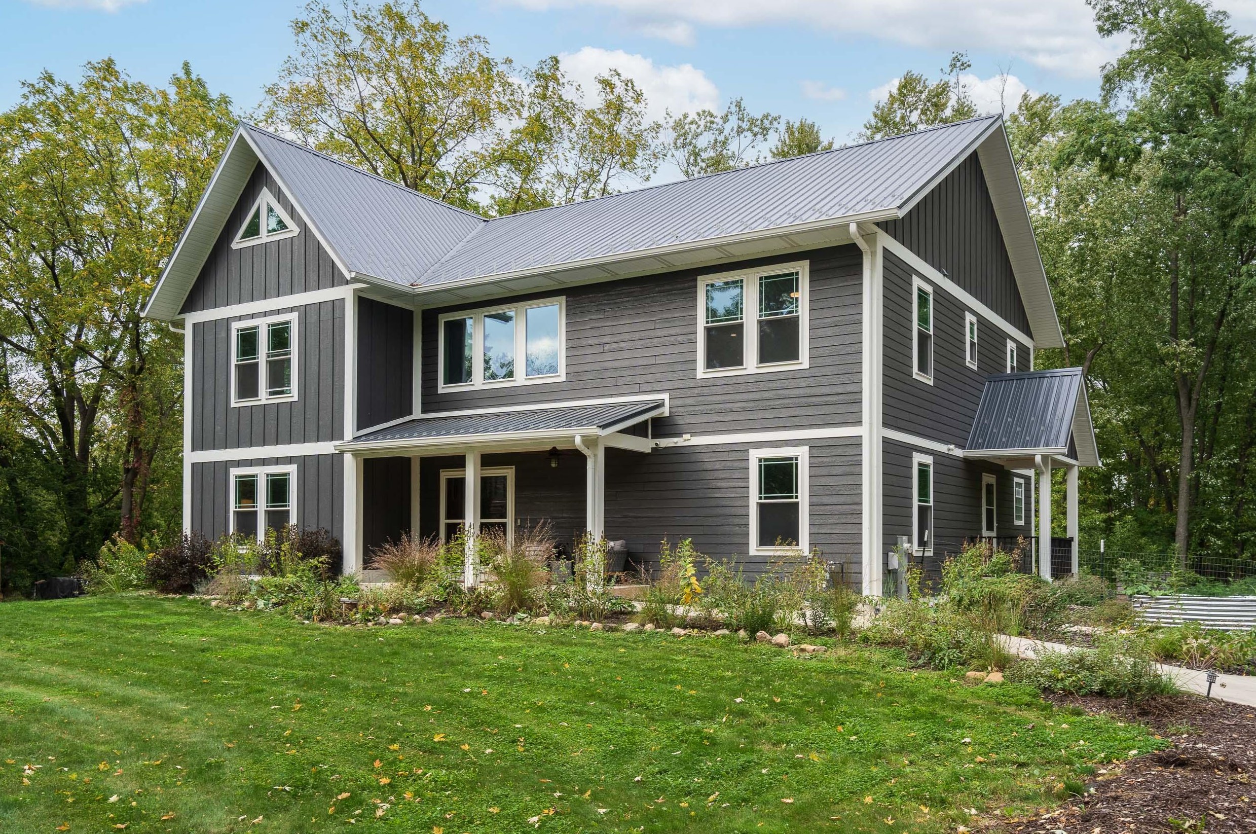 11204 Swiss St, Hales Corners, WI 53132-2126
