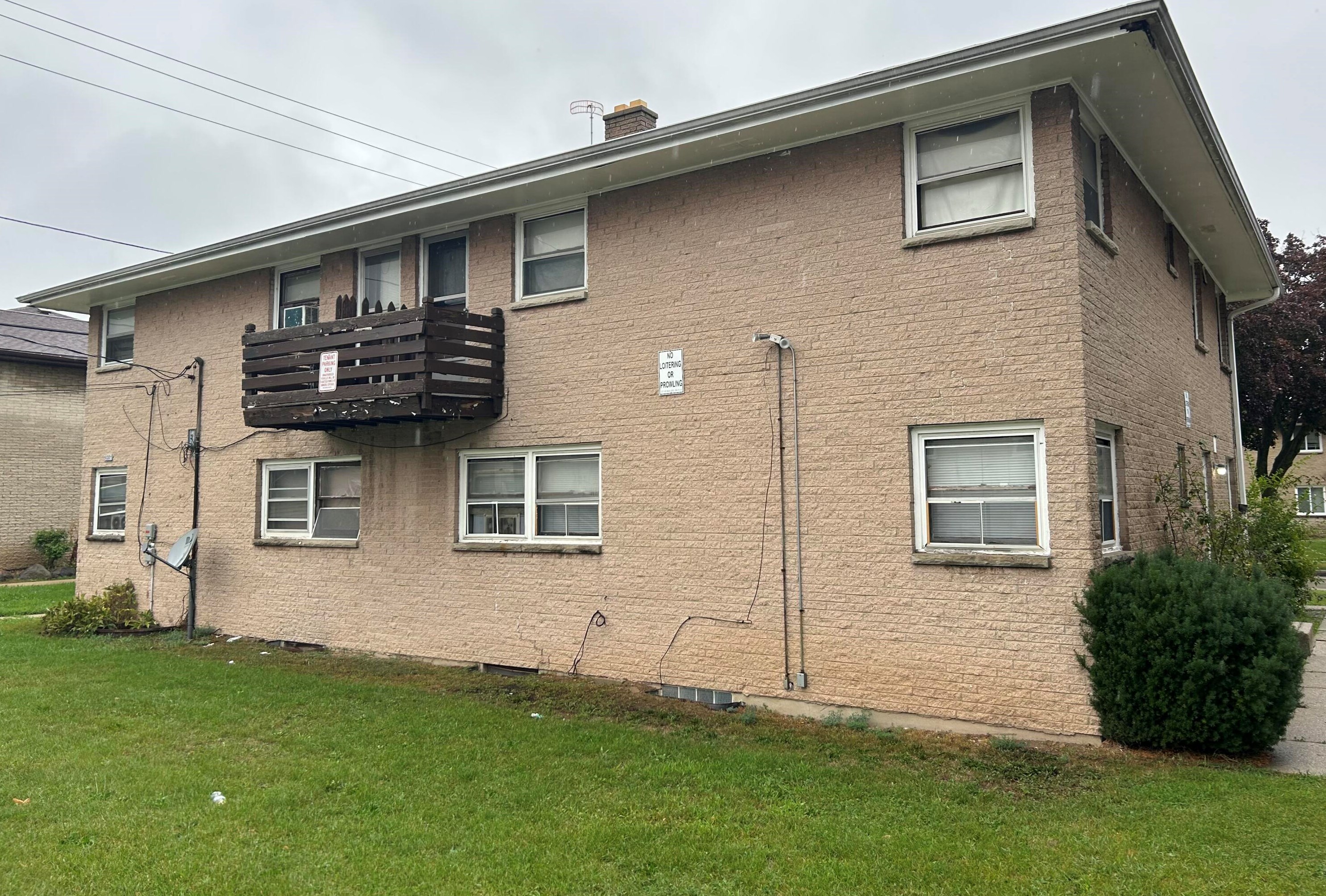 9205 W Sheridan Ave, Milwaukee, WI 53225