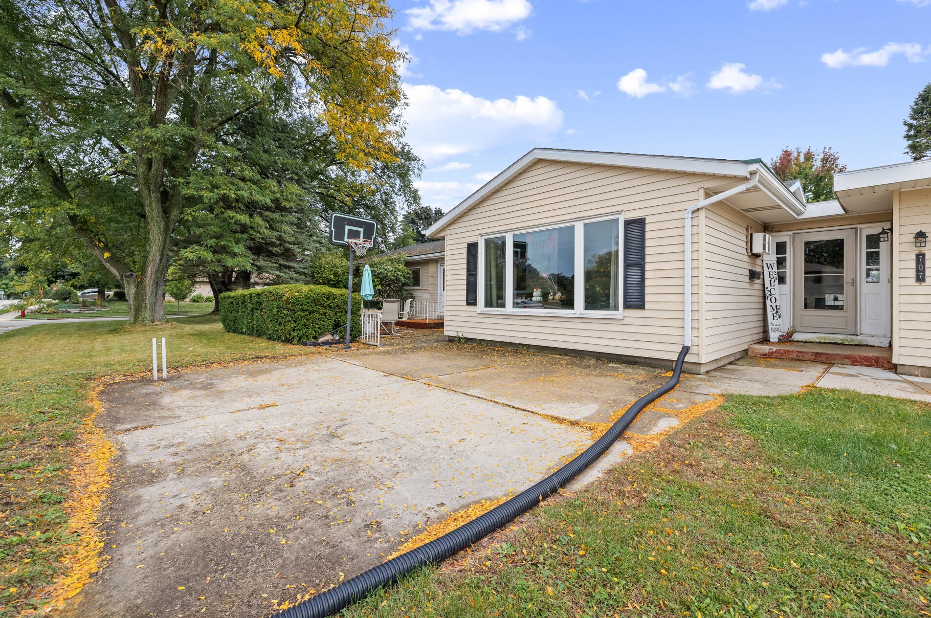 707 W Rogers St, Hartford, WI 53027