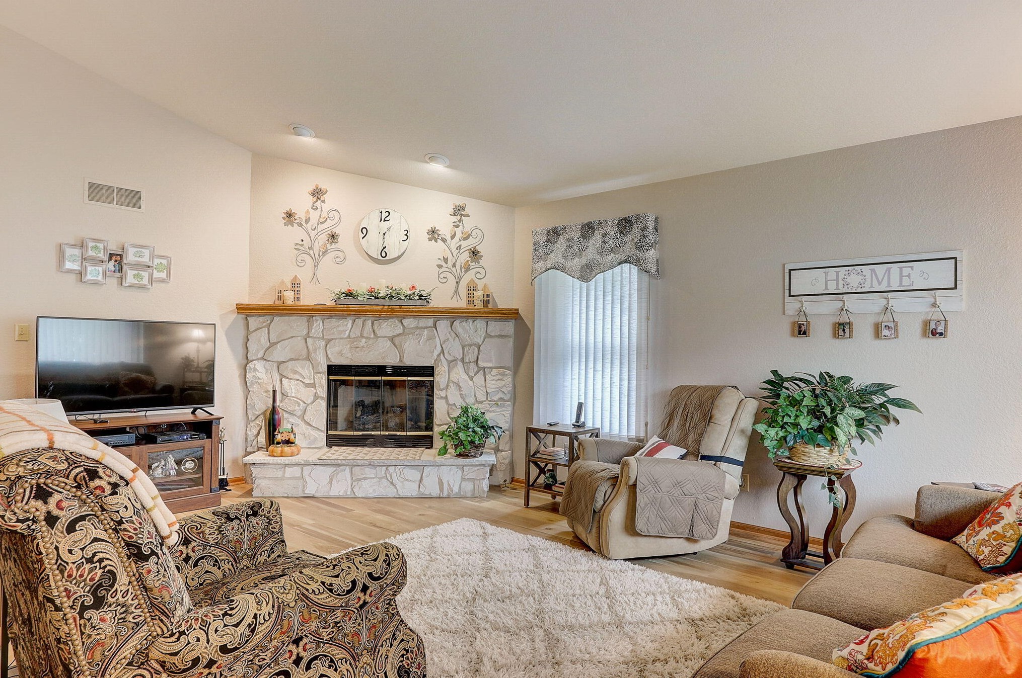 10474 Donald Dr, Oak Creek, WI 53154-6749