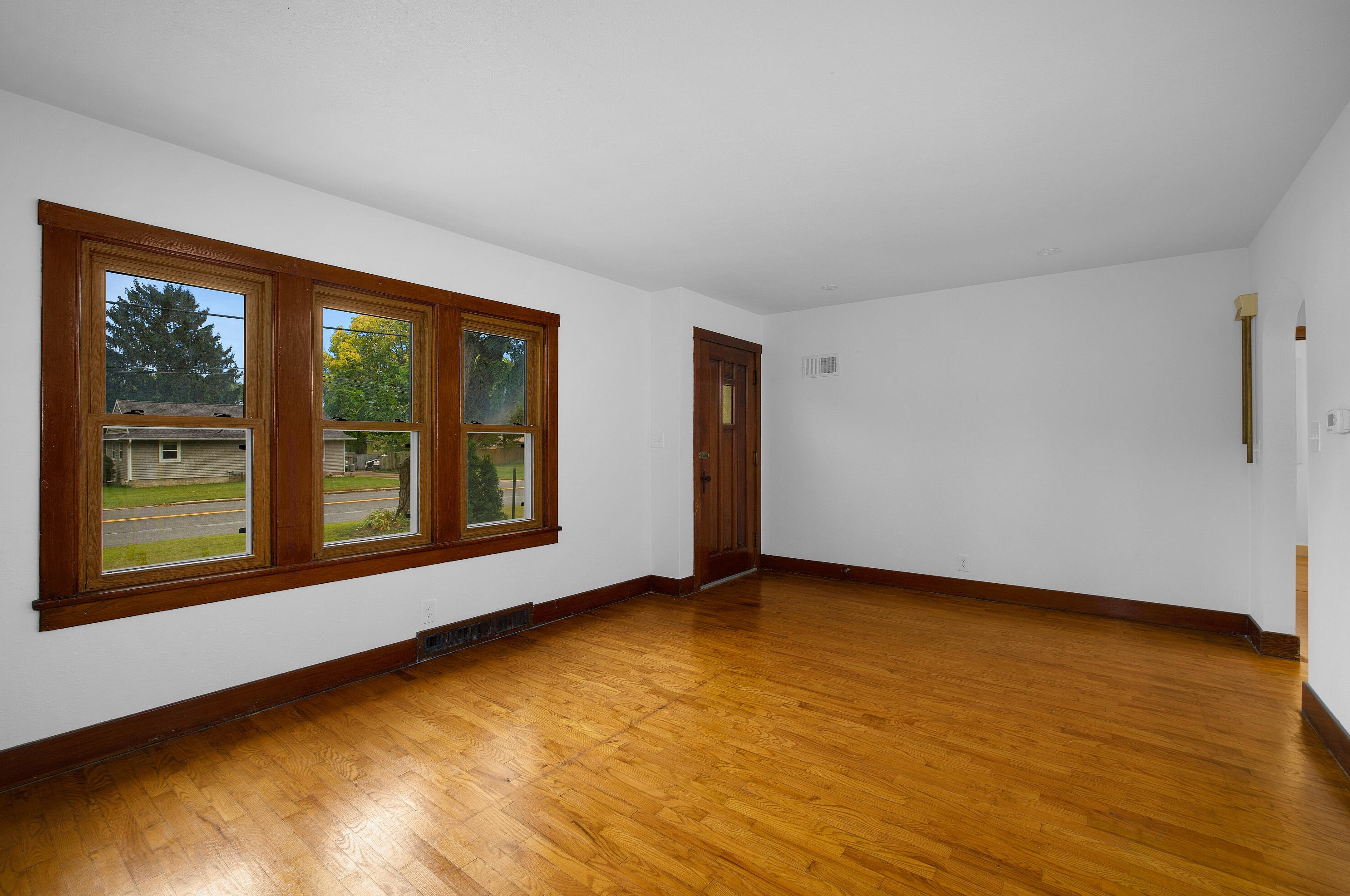 1739 Bainbridge St, La Crosse, WI 54603