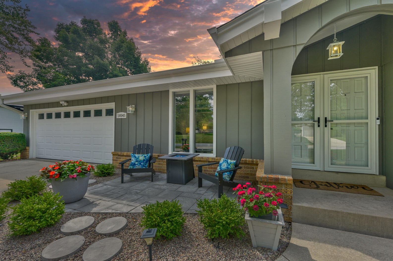 10545 Candlestick Ln, Hales Corners, WI 53132-2204