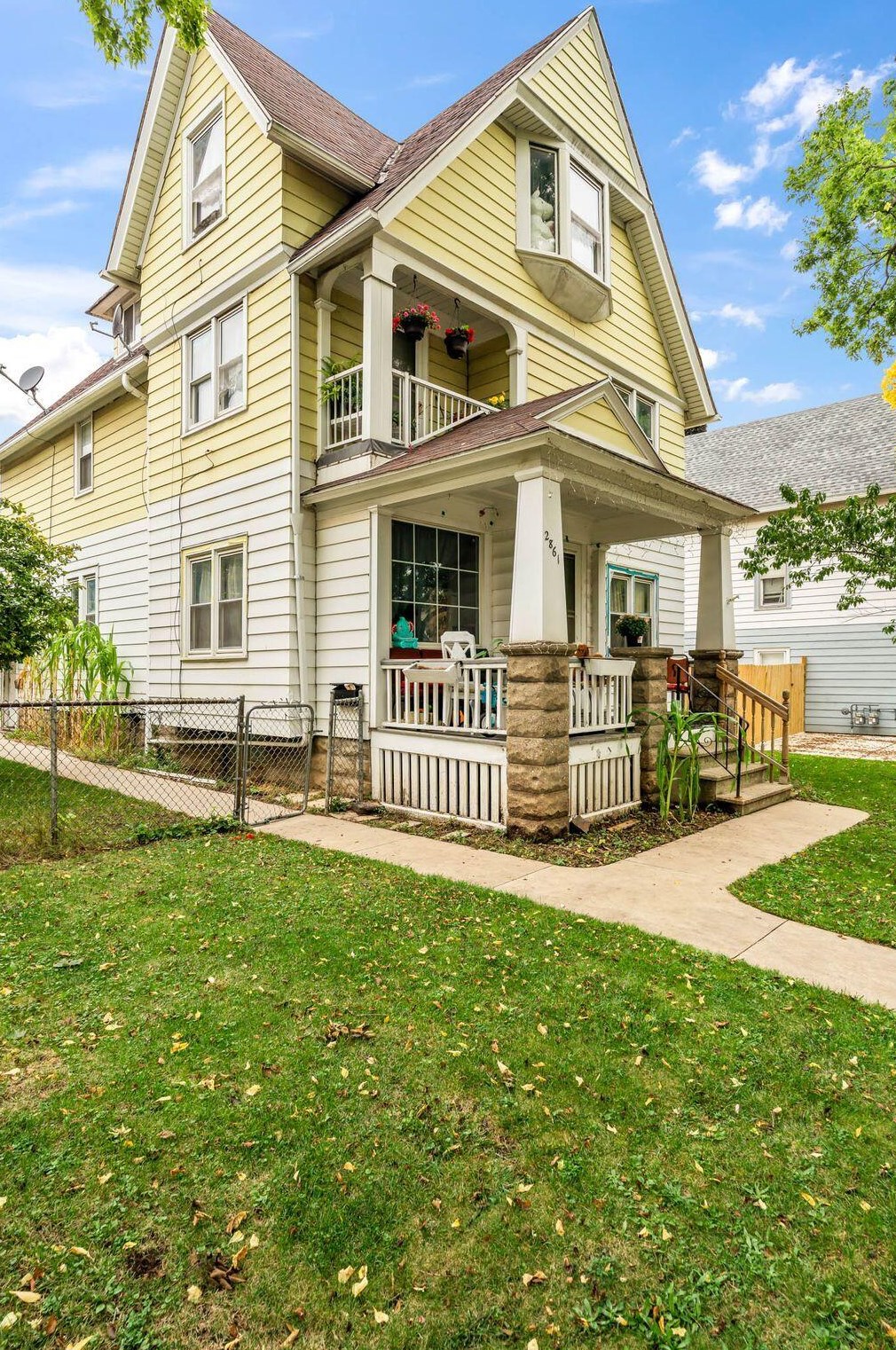 2861 7th St, Milwaukee, WI 53215-3907