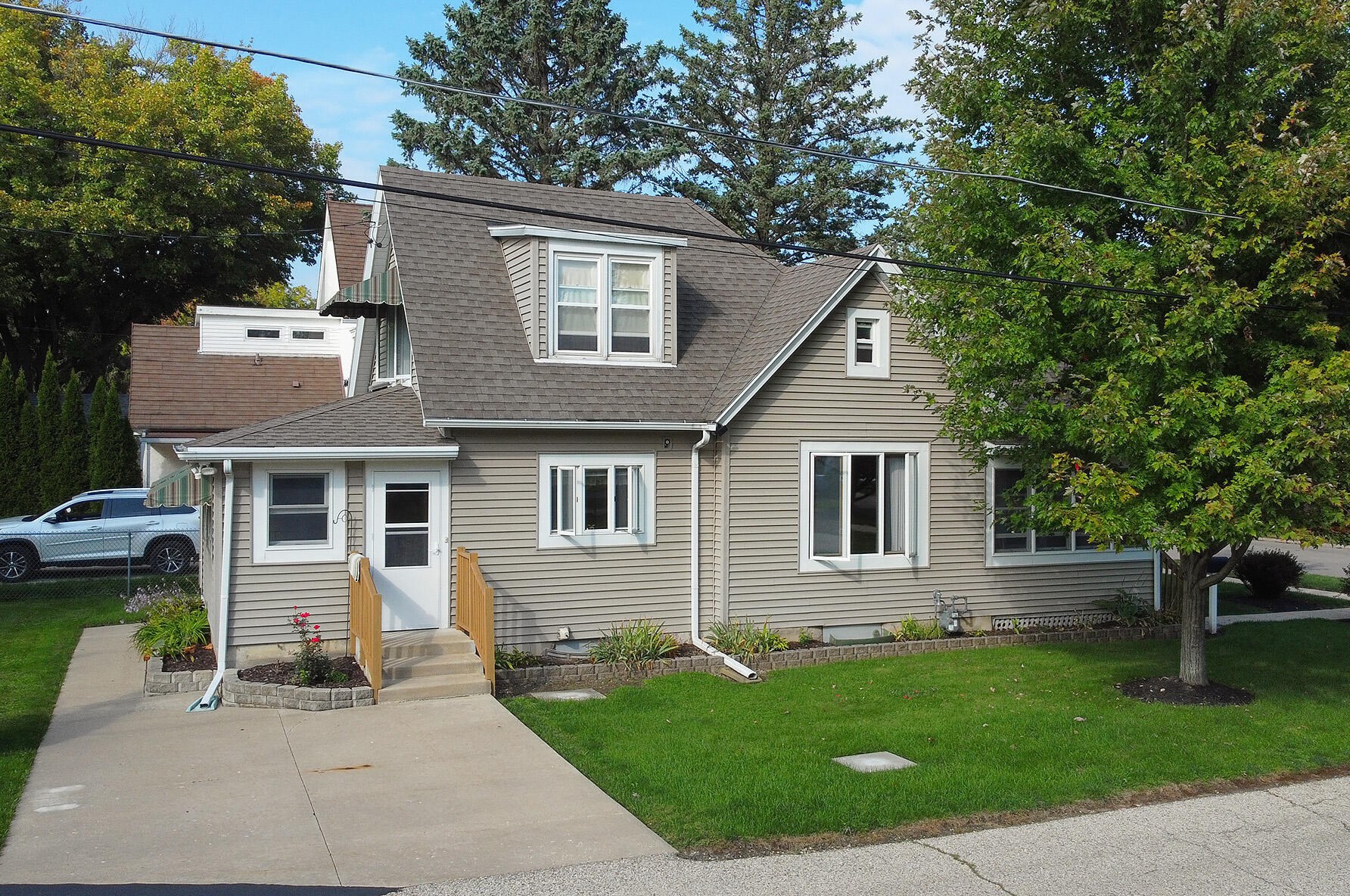 922 Sage St, Lake Geneva, WI 53147