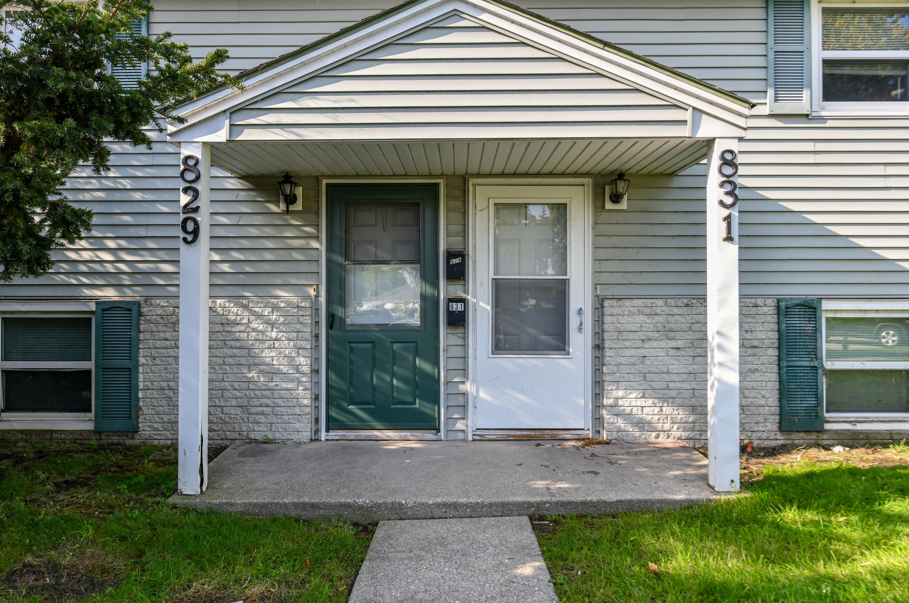 829 Sandra Ct, Racine, WI 53403-3350
