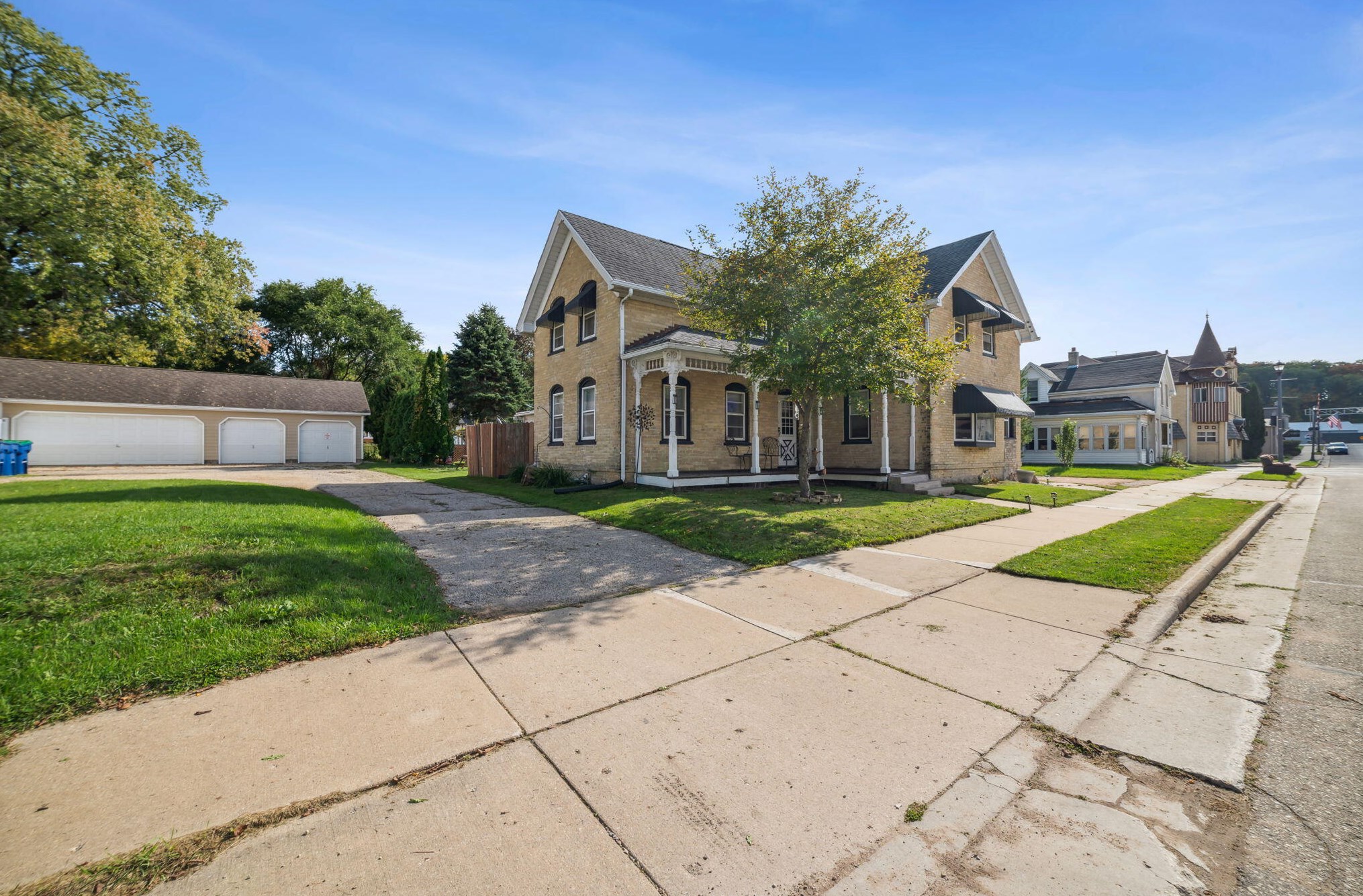 314 Kettle Moraine Dr, Slinger, WI 53086