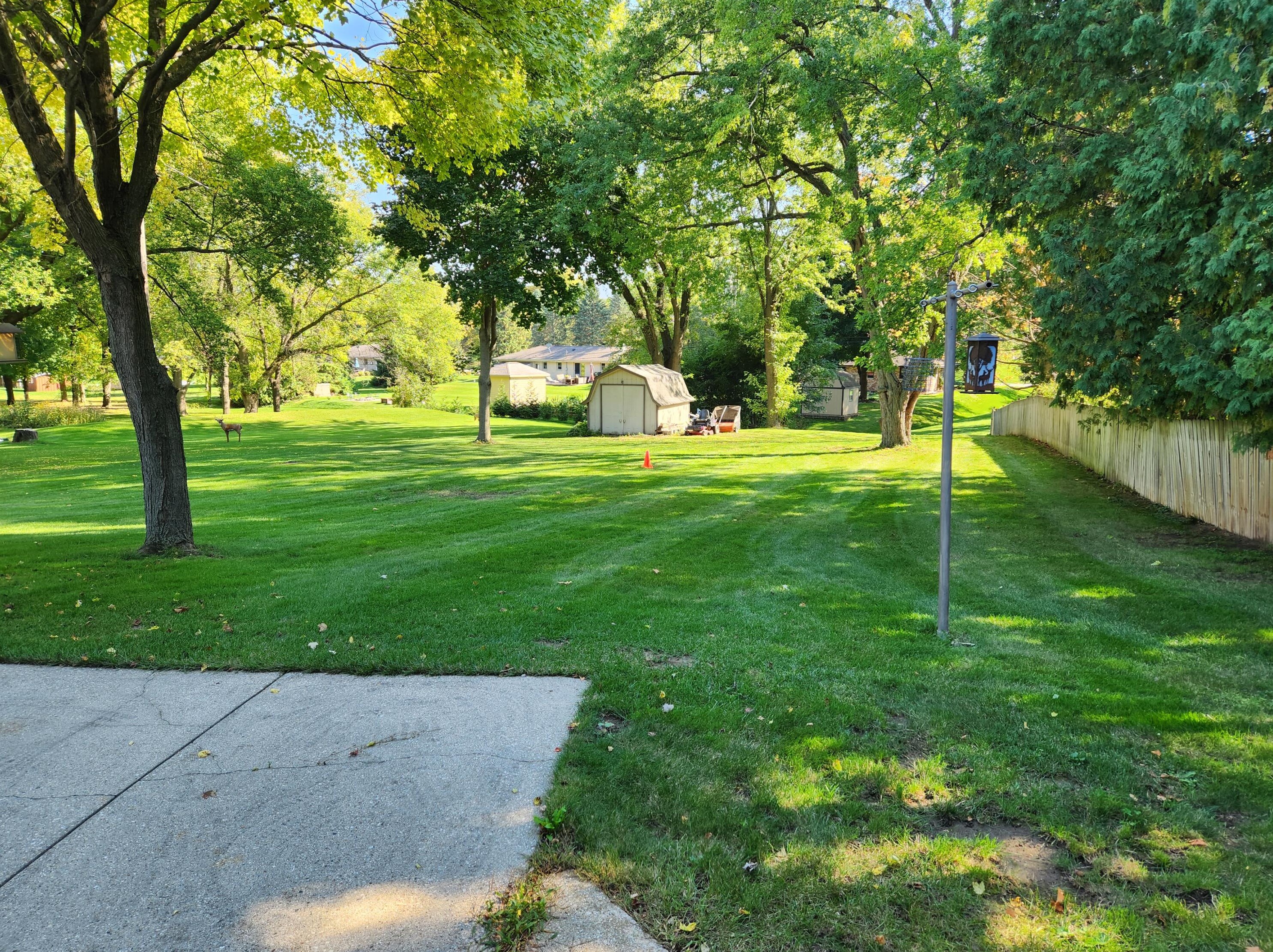 4049 Maple Grove Dr, Hubertus, WI 53033