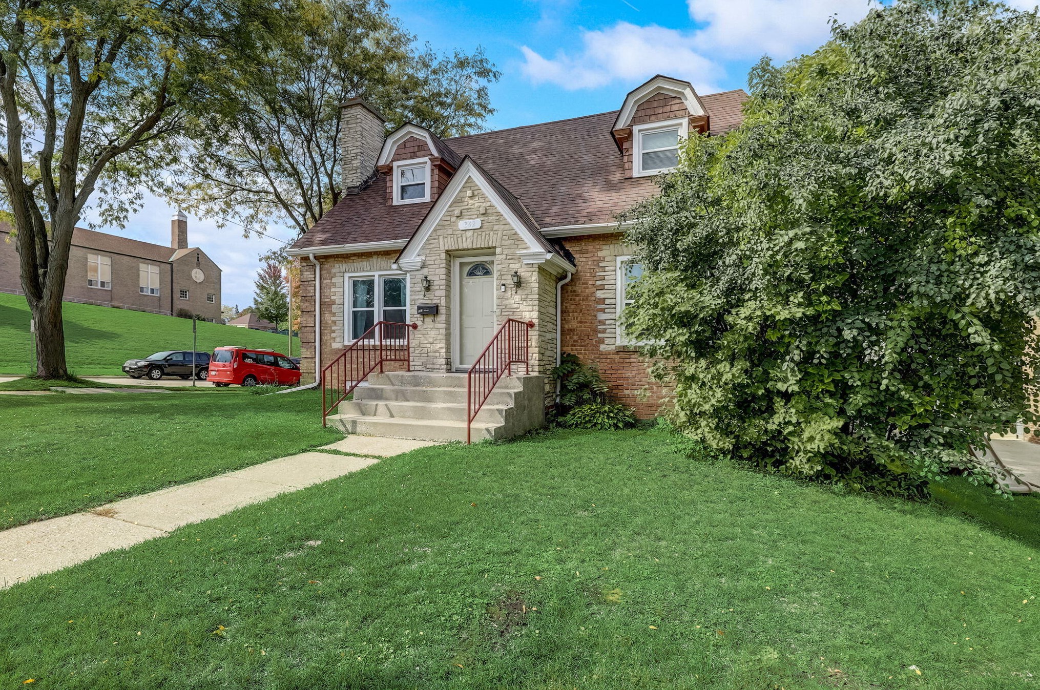 342 S 9th Ave, West Bend, WI 53095