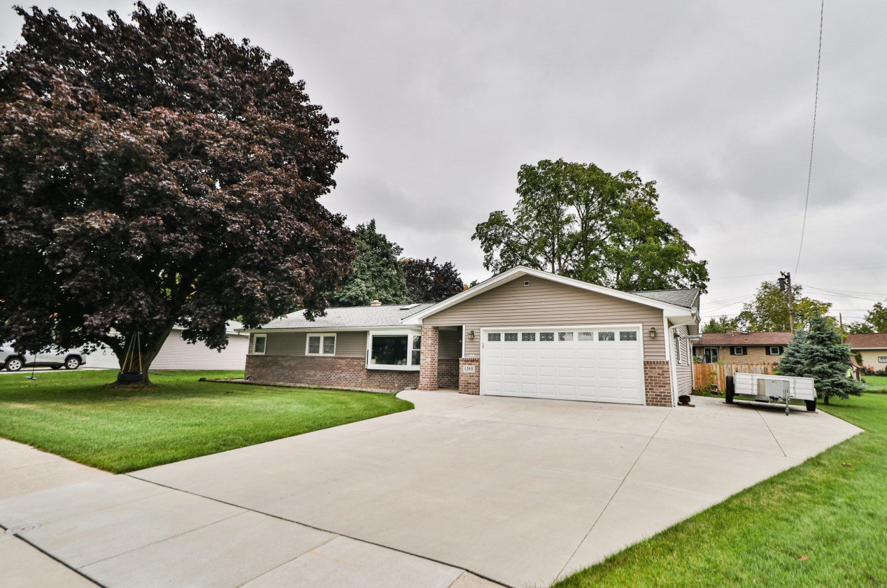 1260 Brooklane Dr, Kewaskum, WI 53040