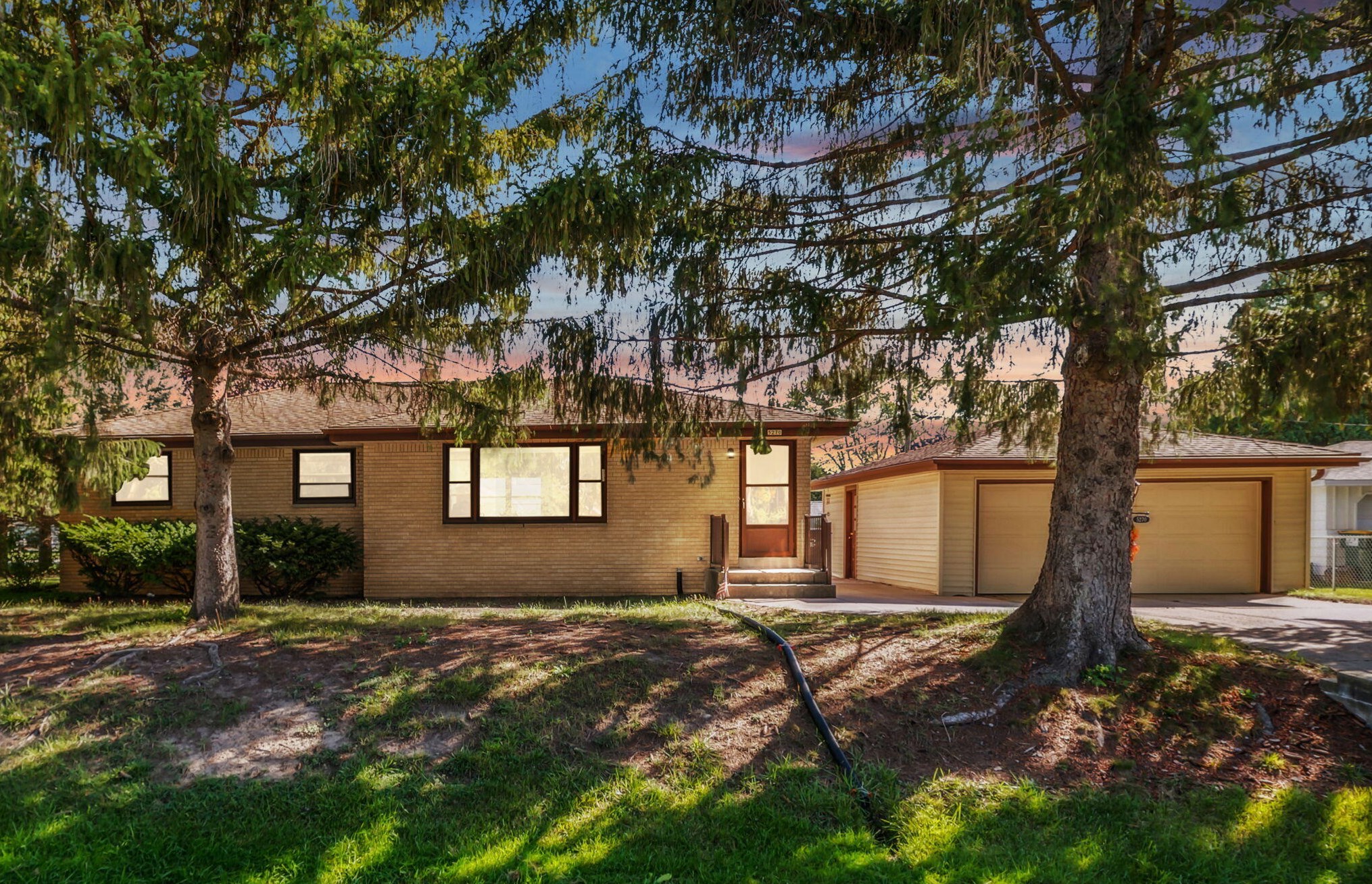 5270 113th St, Hales Corners, WI 53130-1148